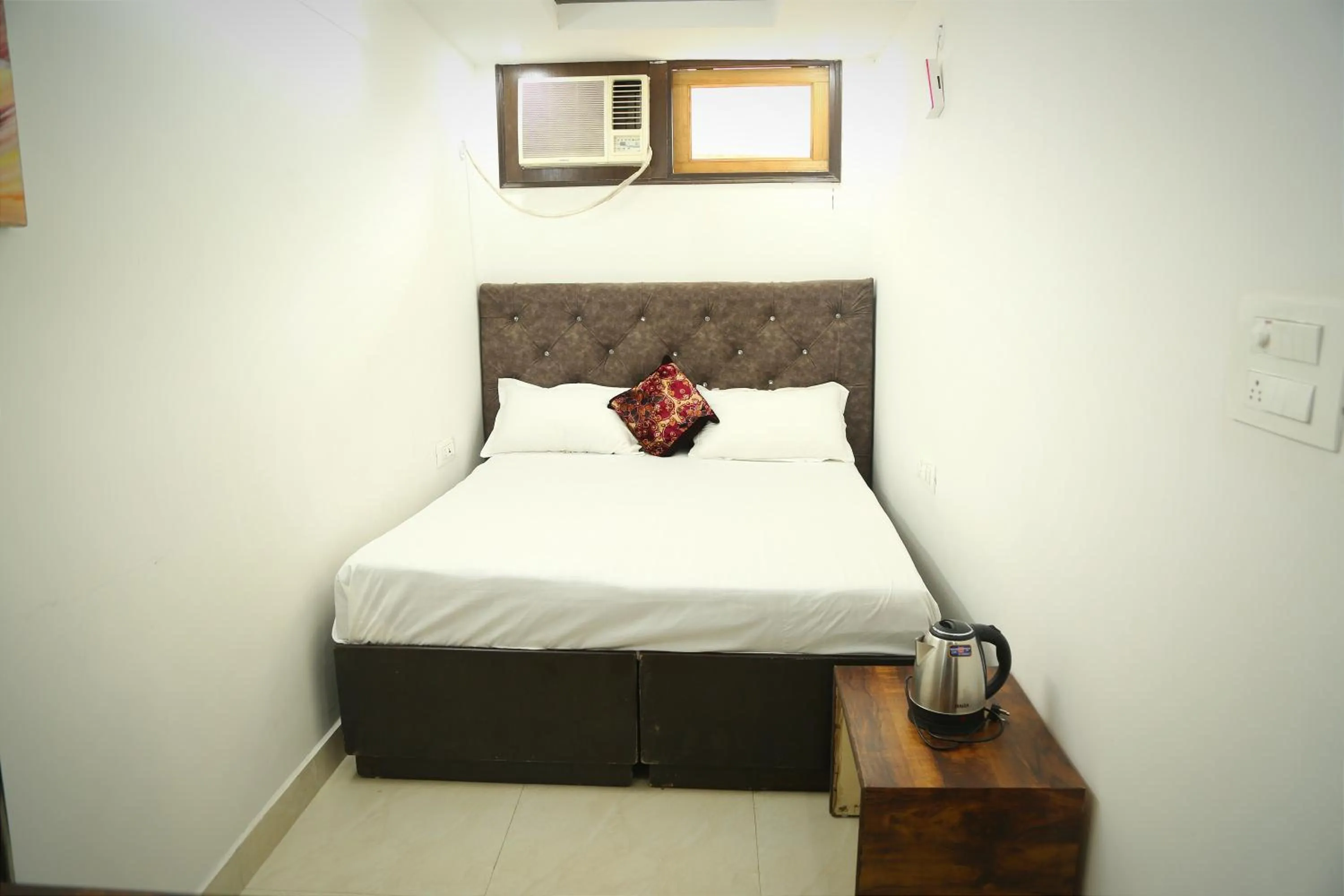 Bed in Shanti Residency