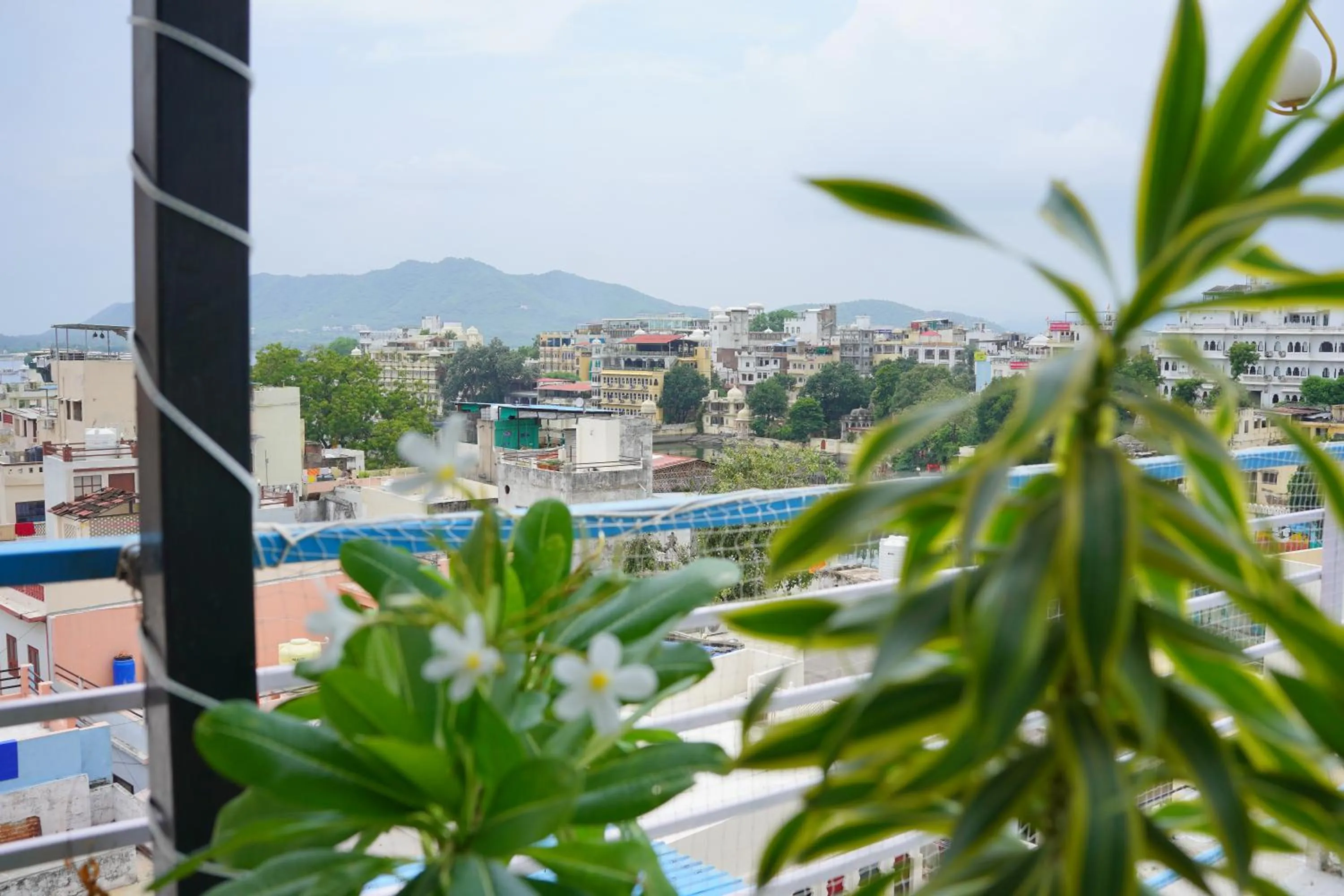 Property building in Hotel Lake Bridge
