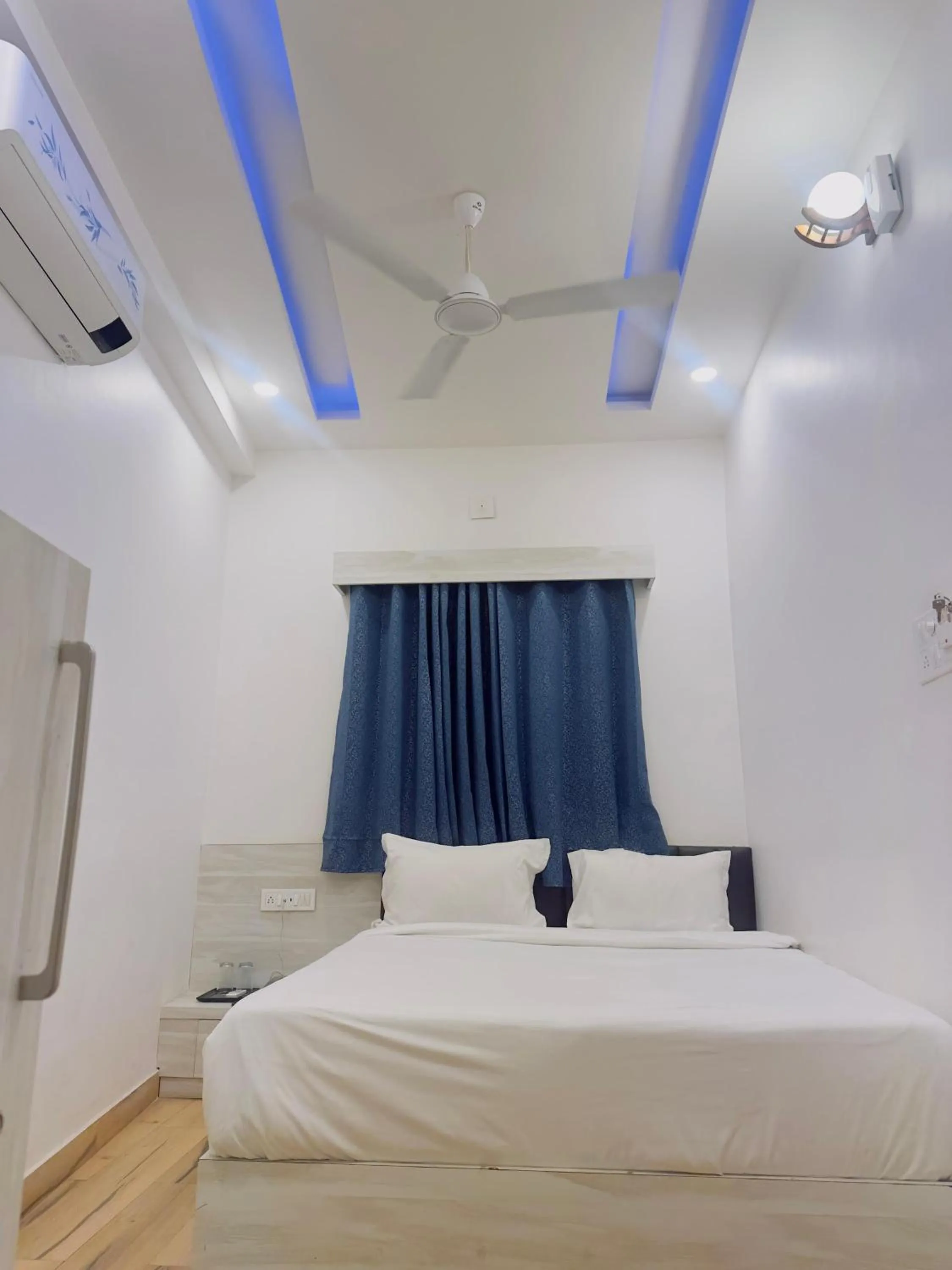 Bed in Hotel Lake Bridge