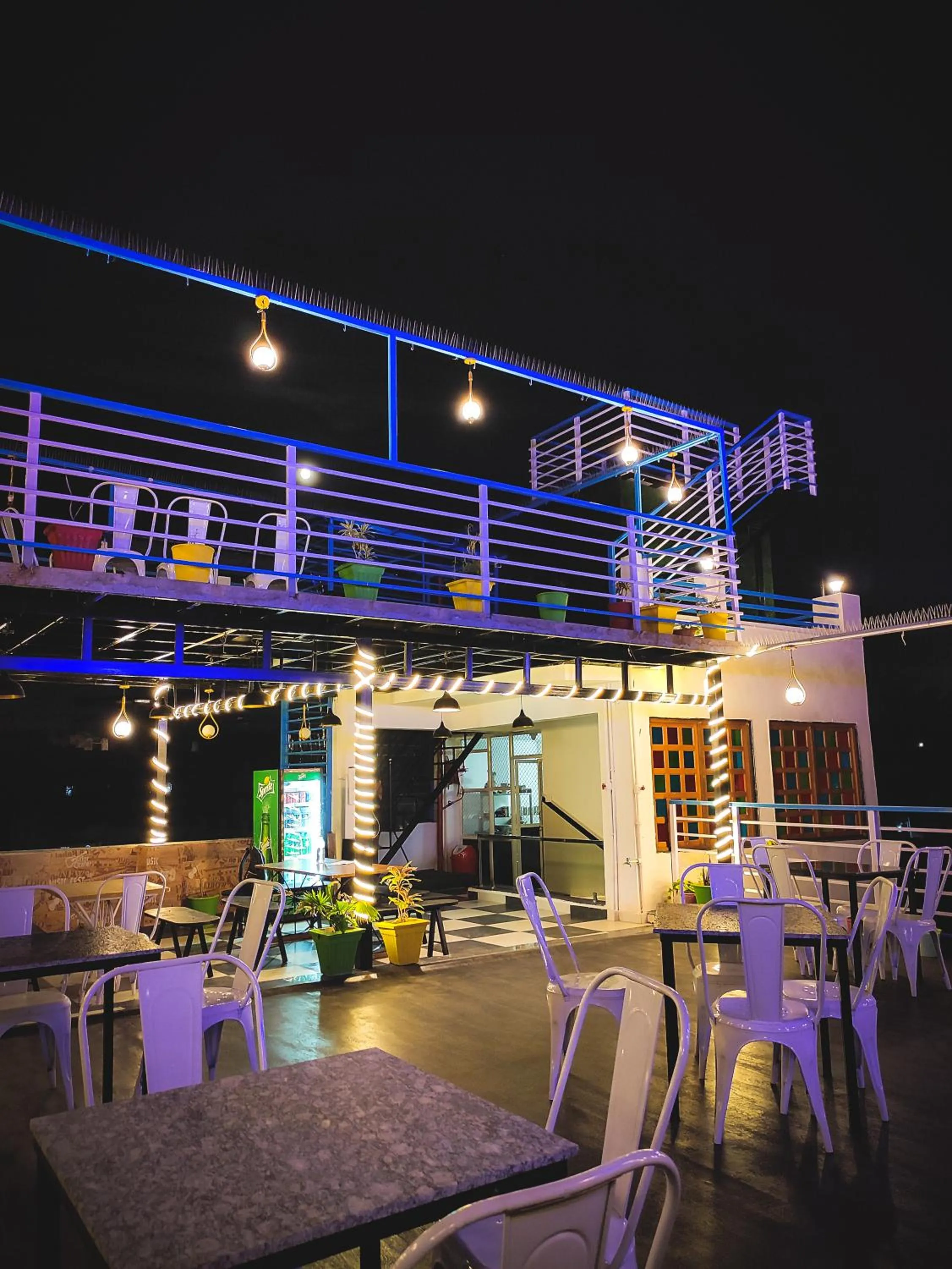 Restaurant/places to eat in Hotel Lake Bridge