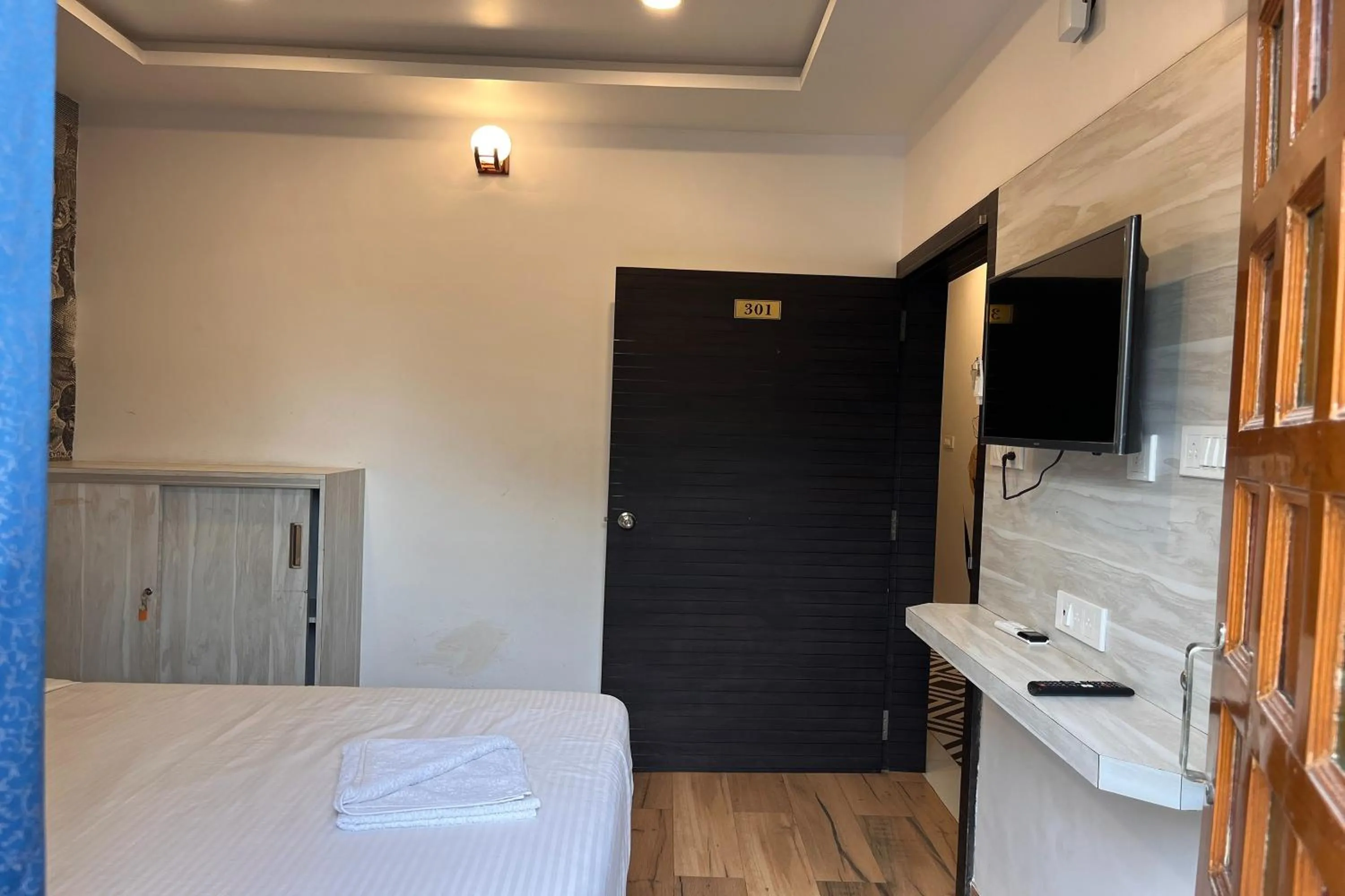 TV and multimedia, Bed in Hotel Lake Bridge