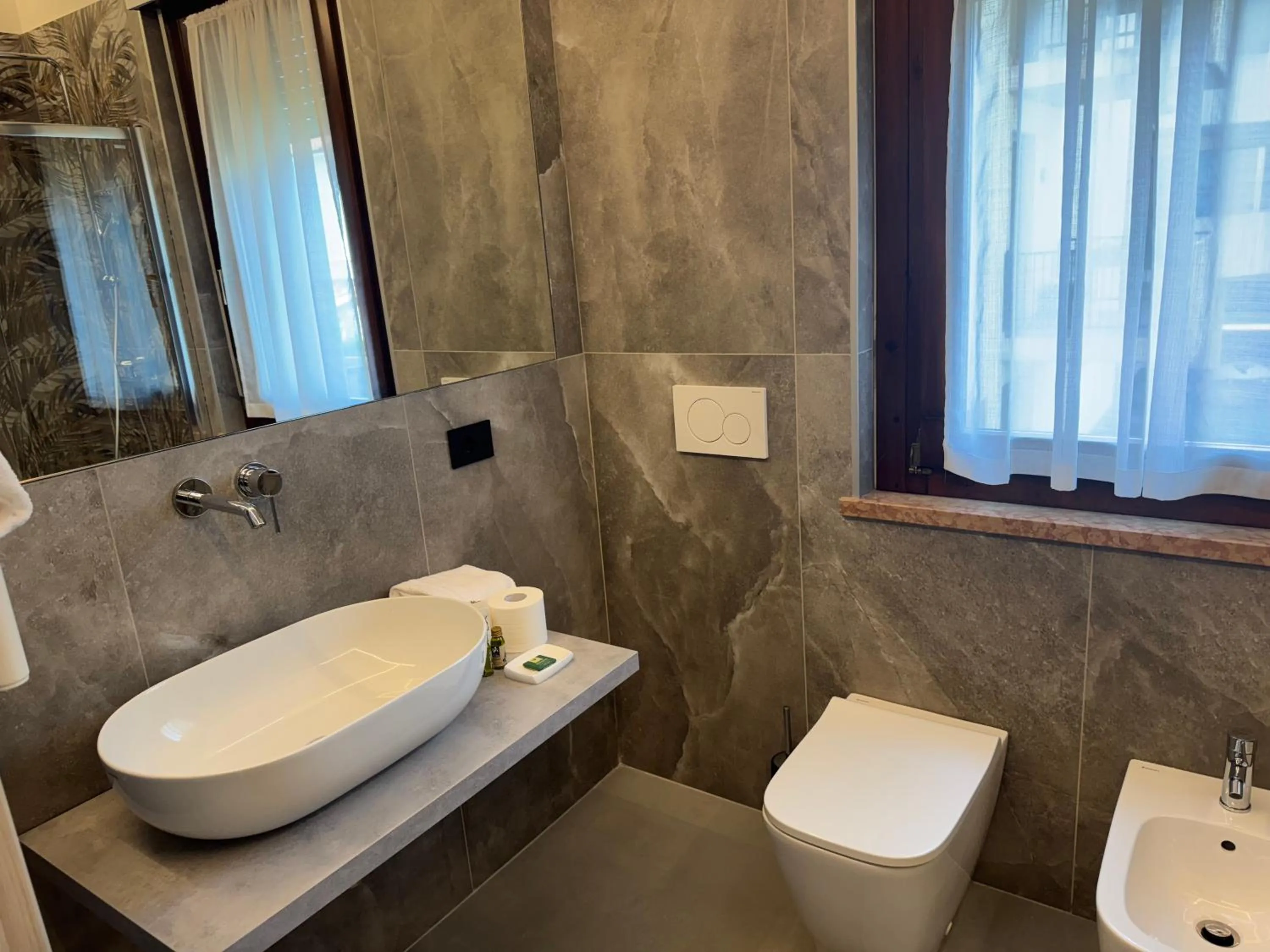 Bathroom in Corte Ongaro Hotel