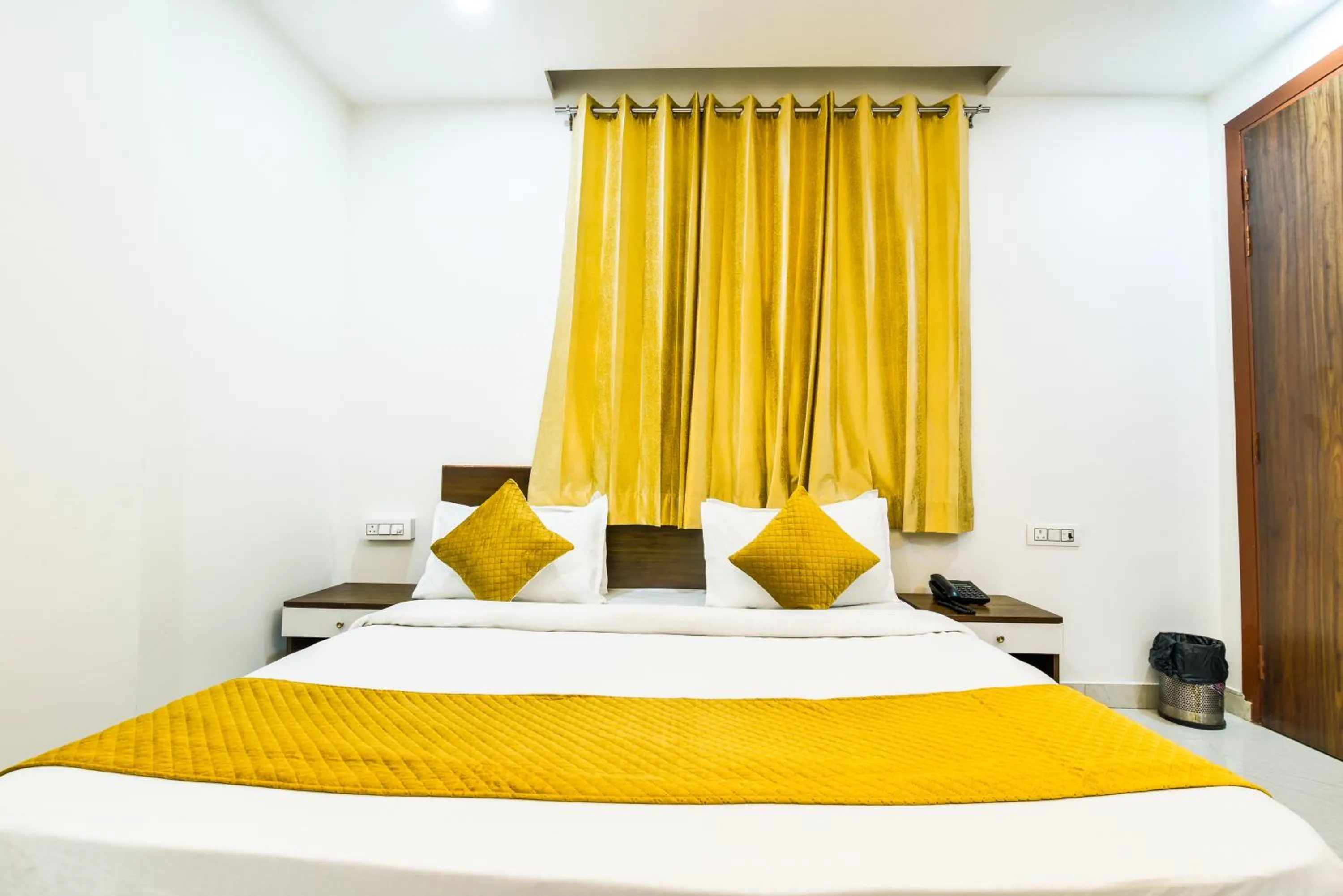 Bedroom, Bed in Diplomat Regency Yashobhoomi
