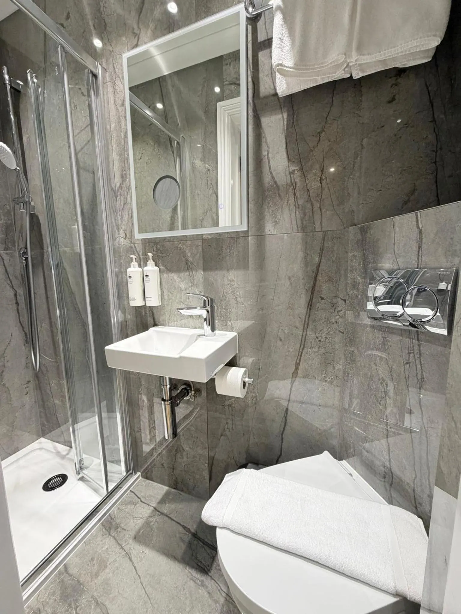 Bathroom in Cleveland Residences Kensington