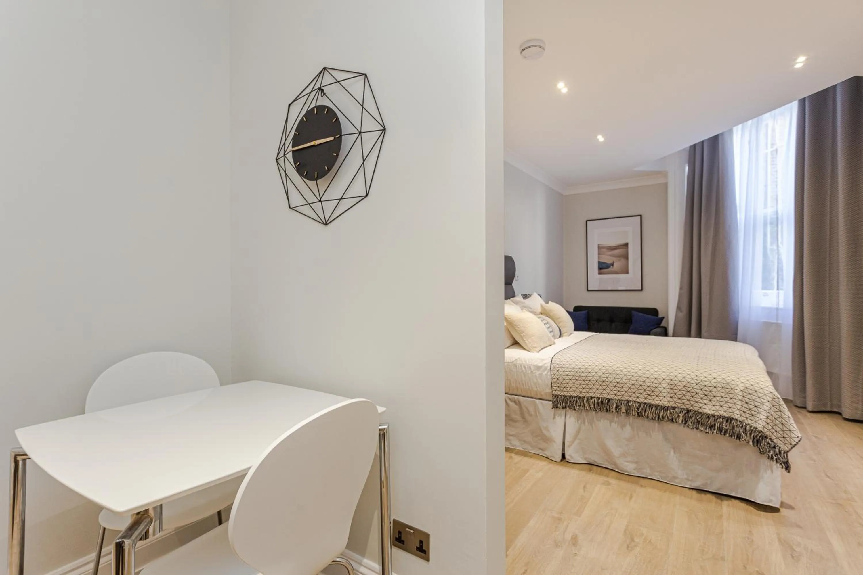 Photo of the whole room, Bed in Cleveland Residences Kensington