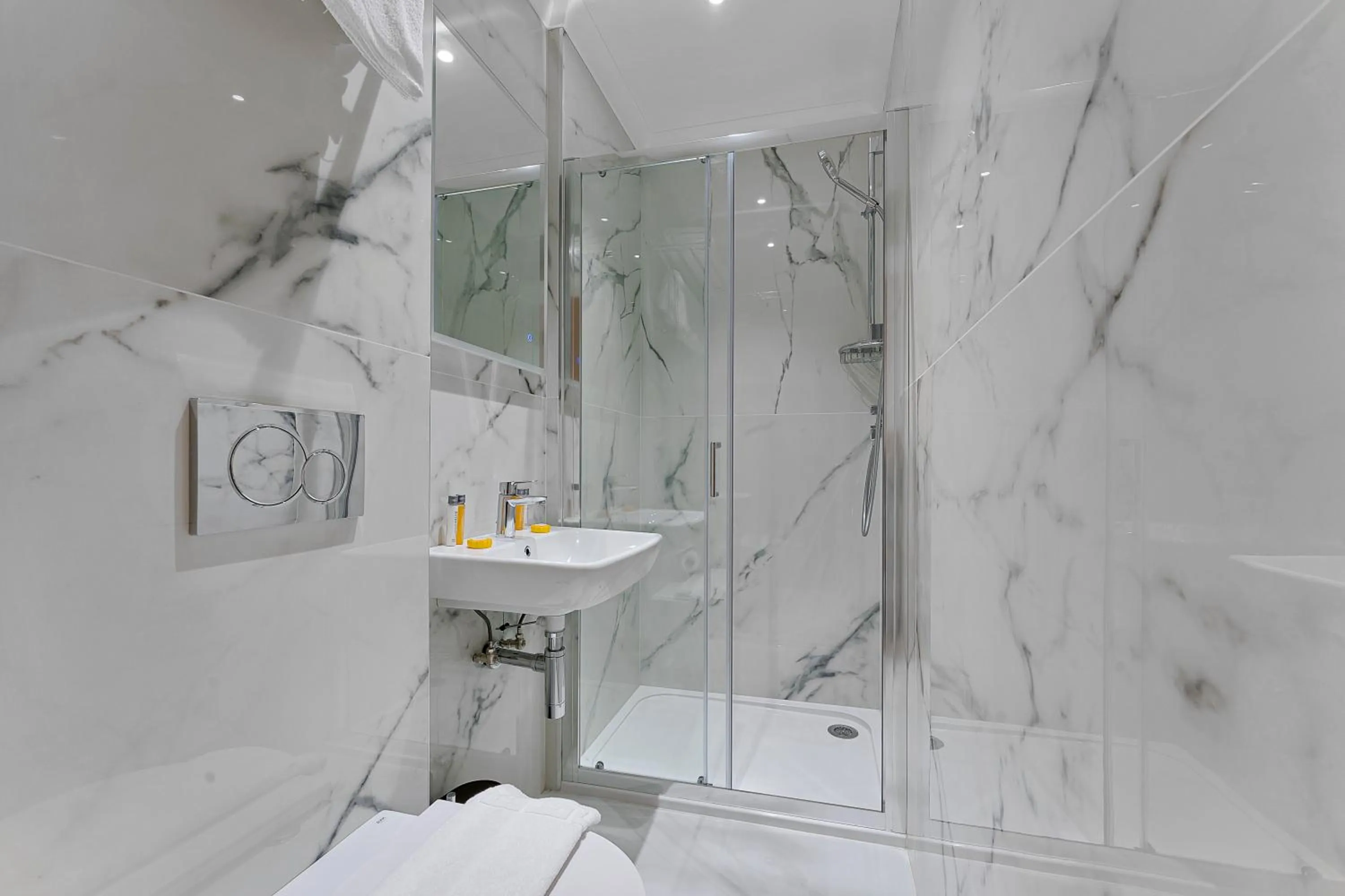Bathroom in Cleveland Residences Kensington