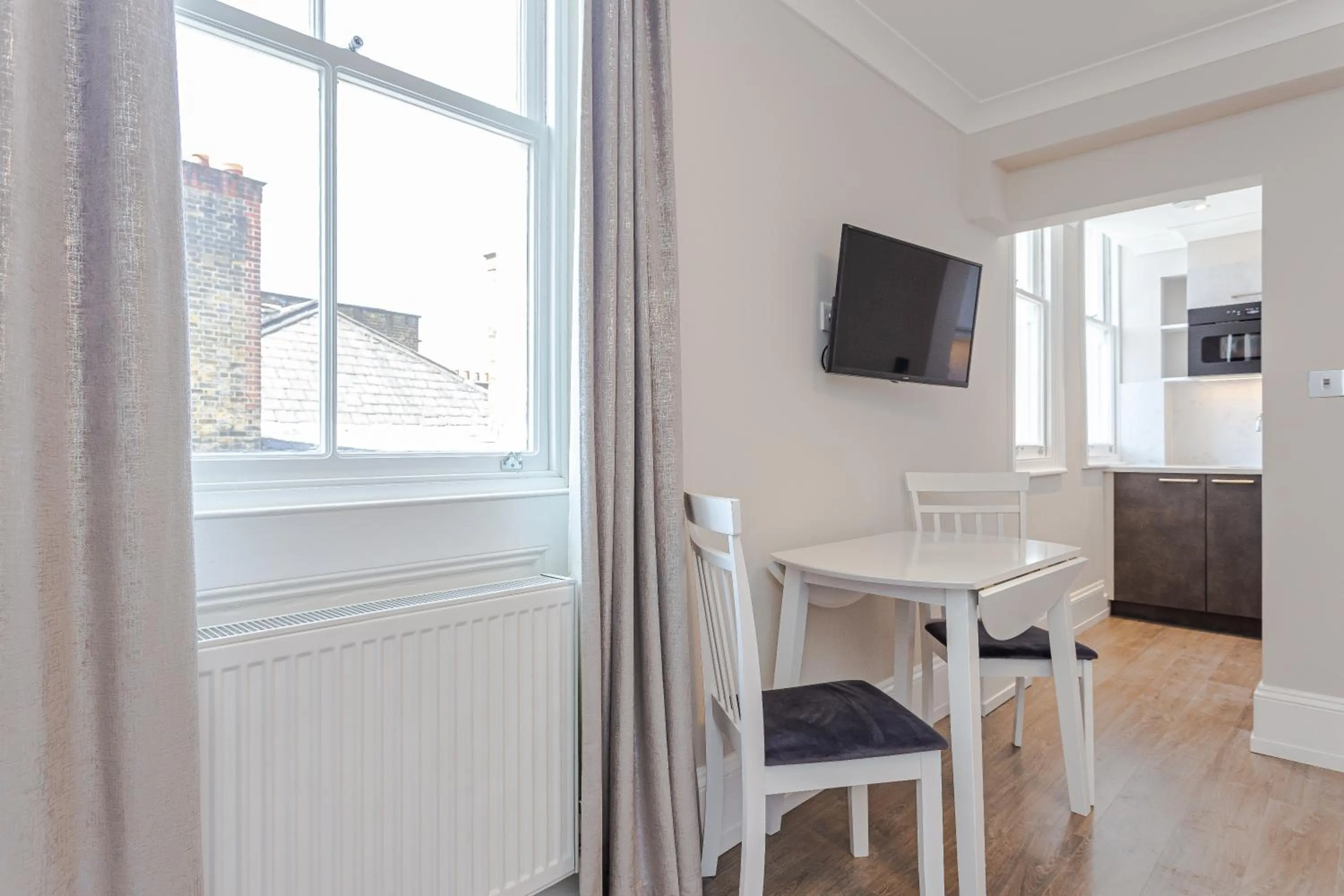 Dining area in Cleveland Residences Kensington
