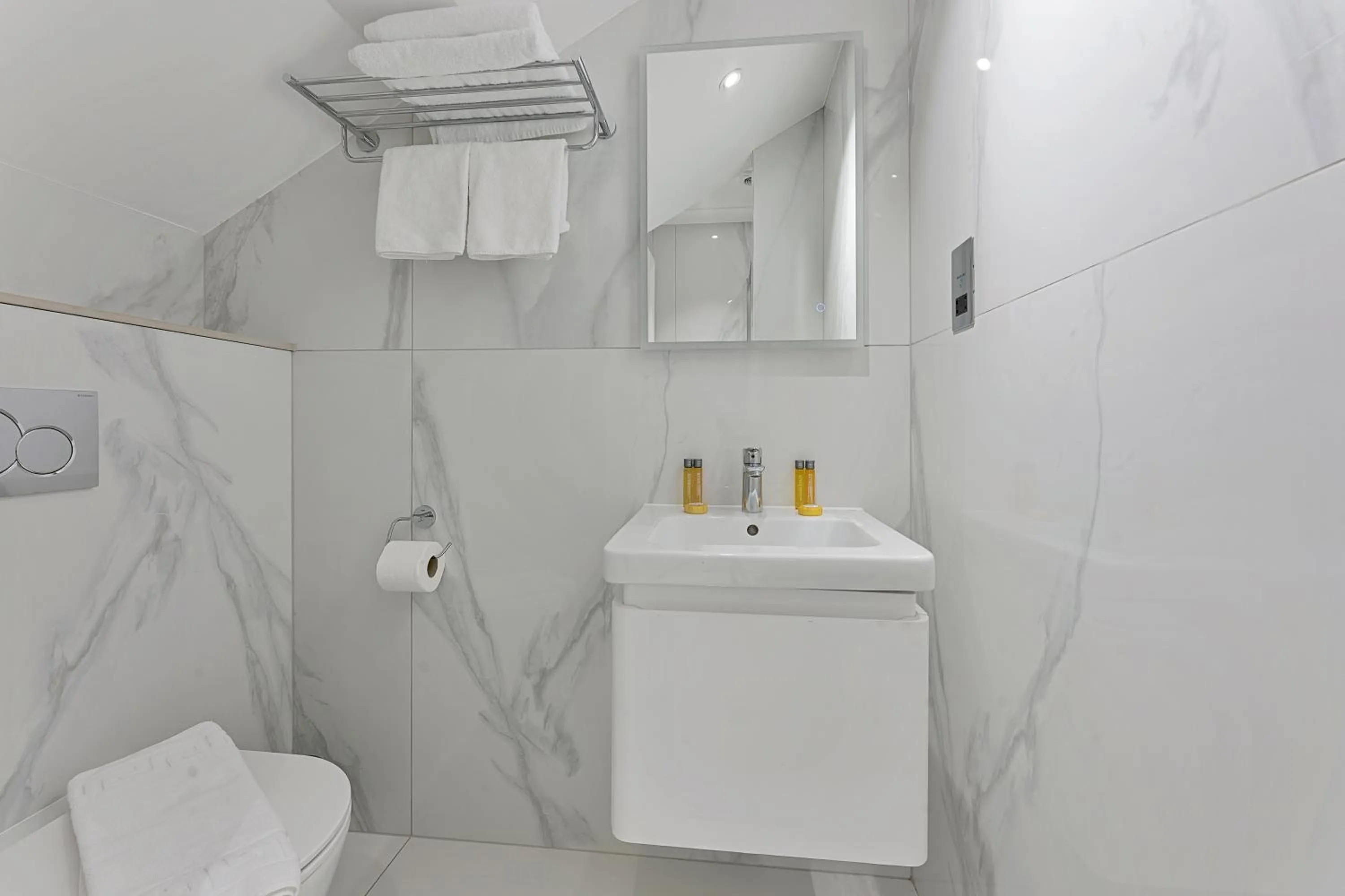 Bathroom in Cleveland Residences Kensington