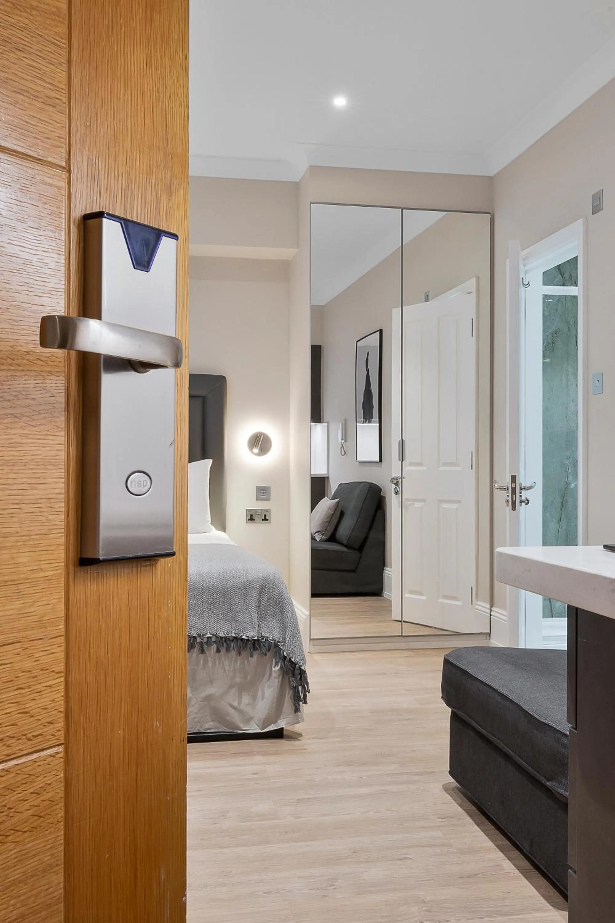 Photo of the whole room, Bed in Cleveland Residences Kensington