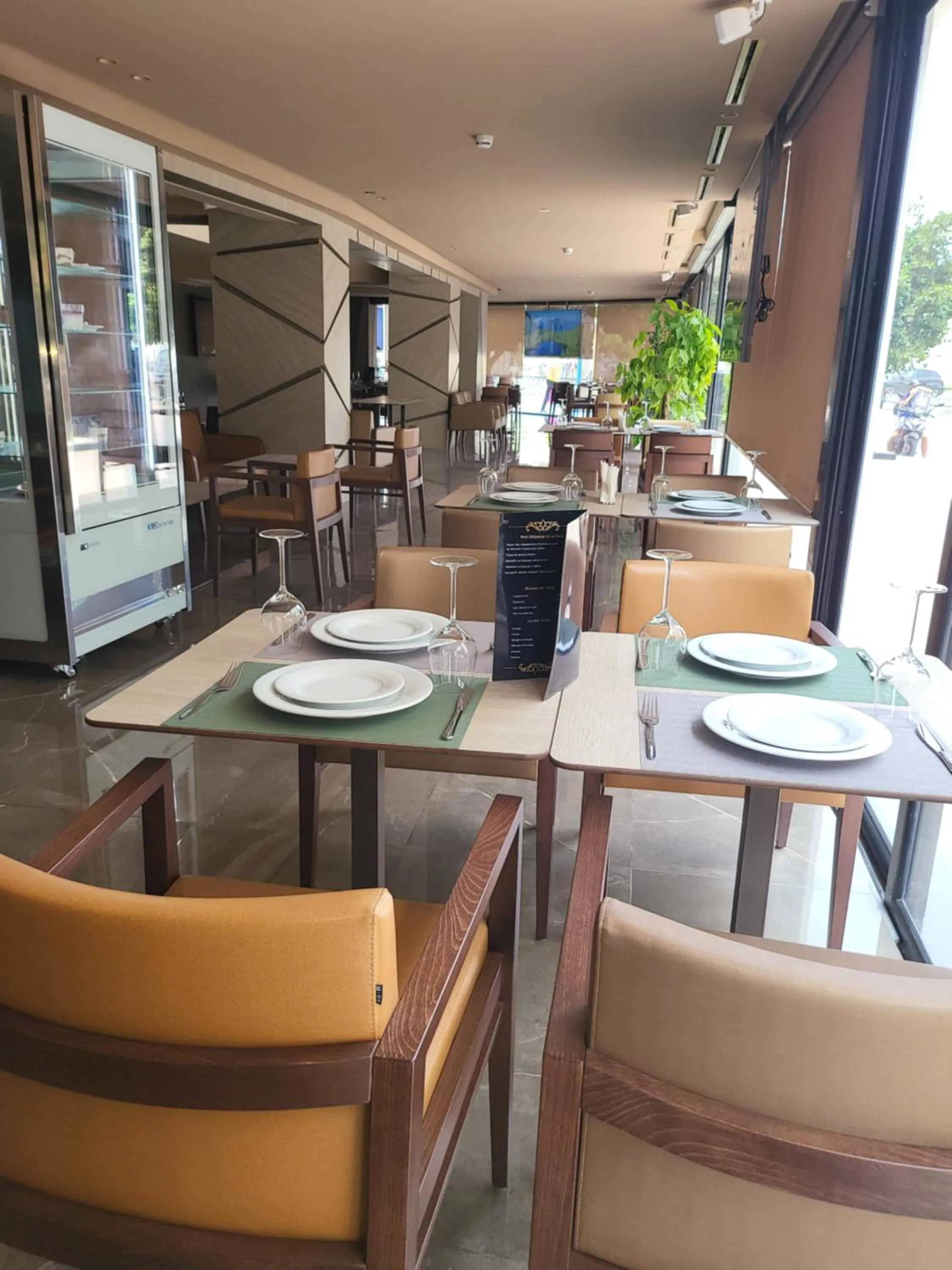 Restaurant/places to eat in Hotel Appartement Tanger