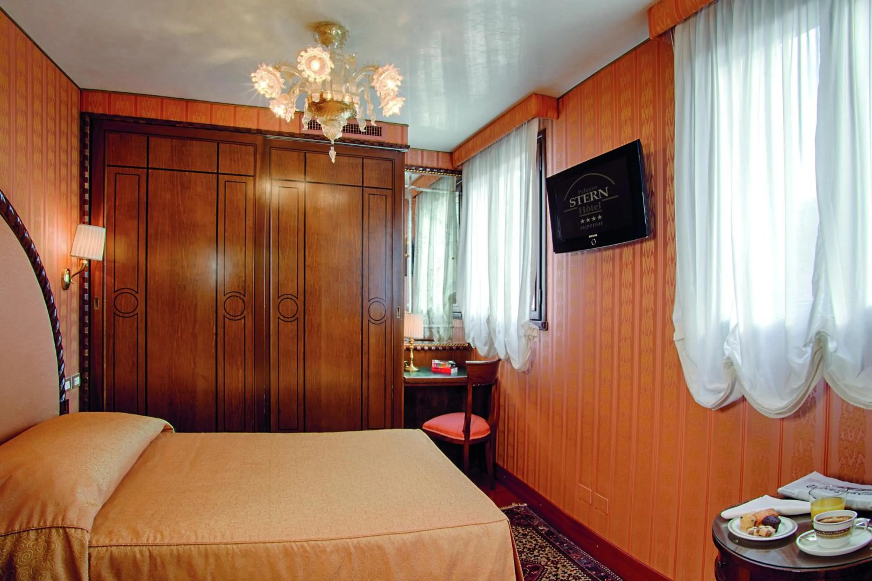 Bedroom, Bed in Hotel Palazzo Stern