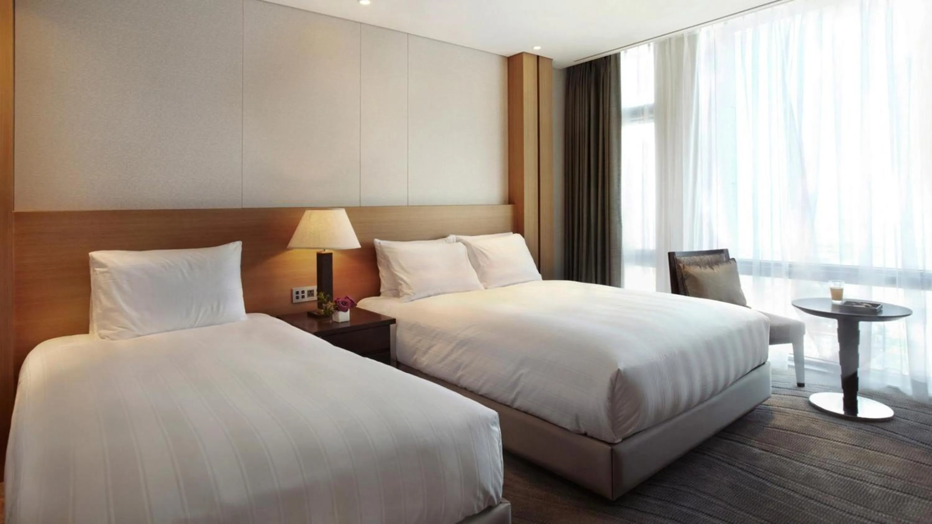 Bed in LOTTE CITY HOTEL Jeju Airport