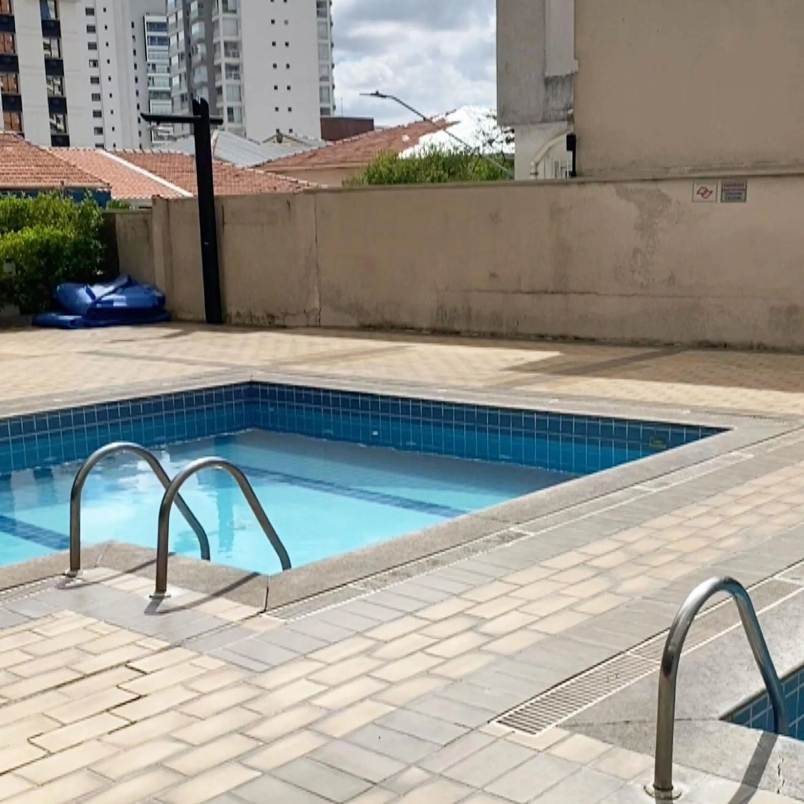 Swimming pool in Suite Luxo Flat Hotel Aeroporto Congonhas 1503