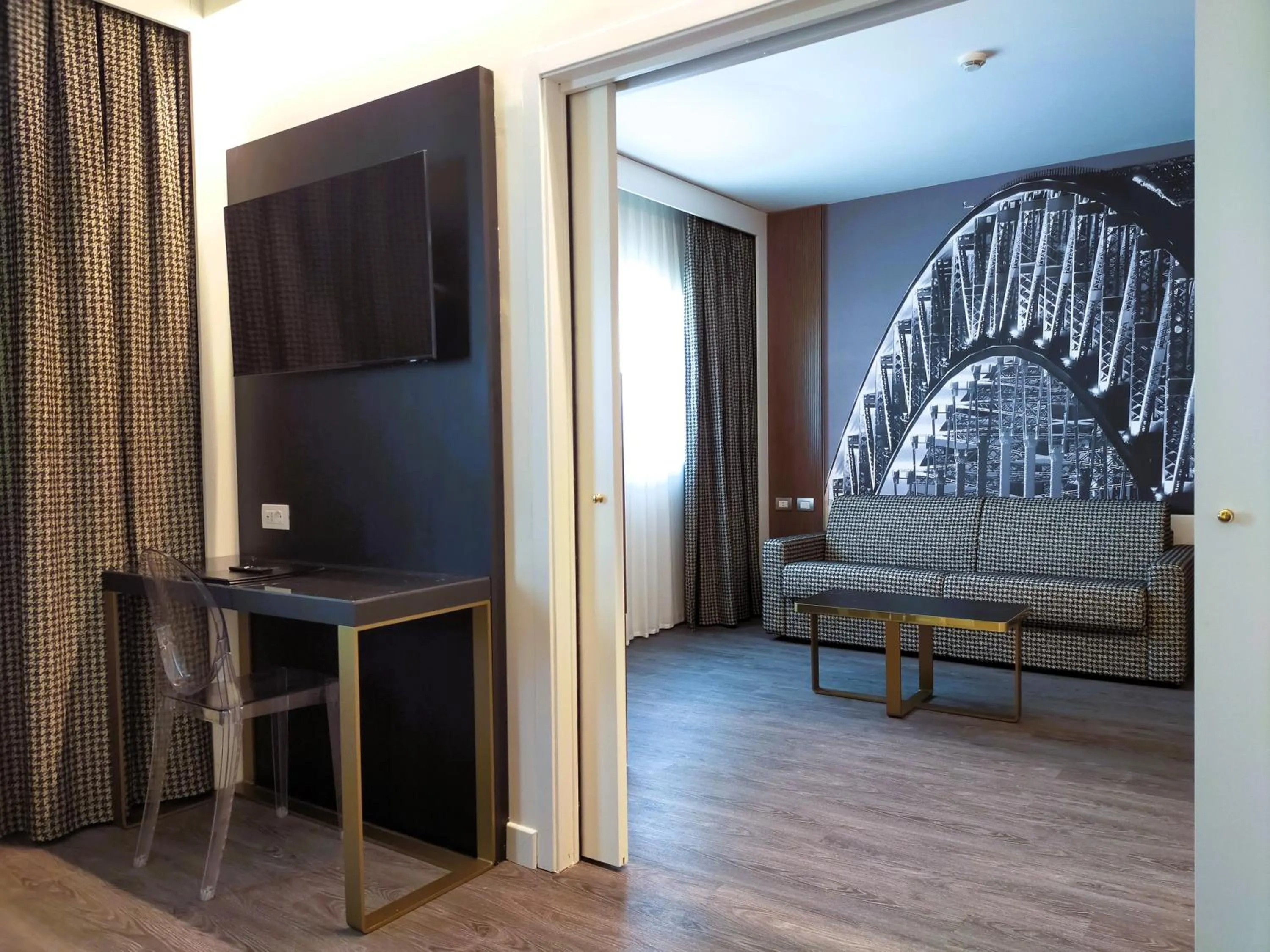 TV and multimedia in The Sydney Hotel