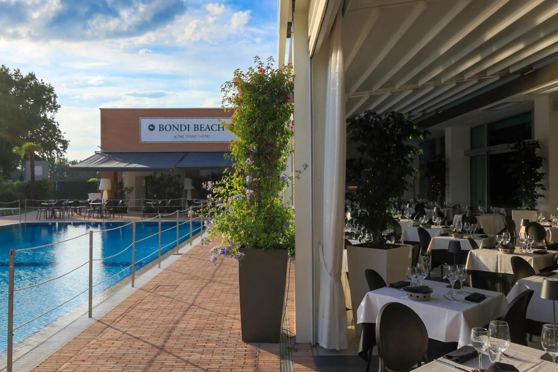 Restaurant/places to eat in The Sydney Hotel