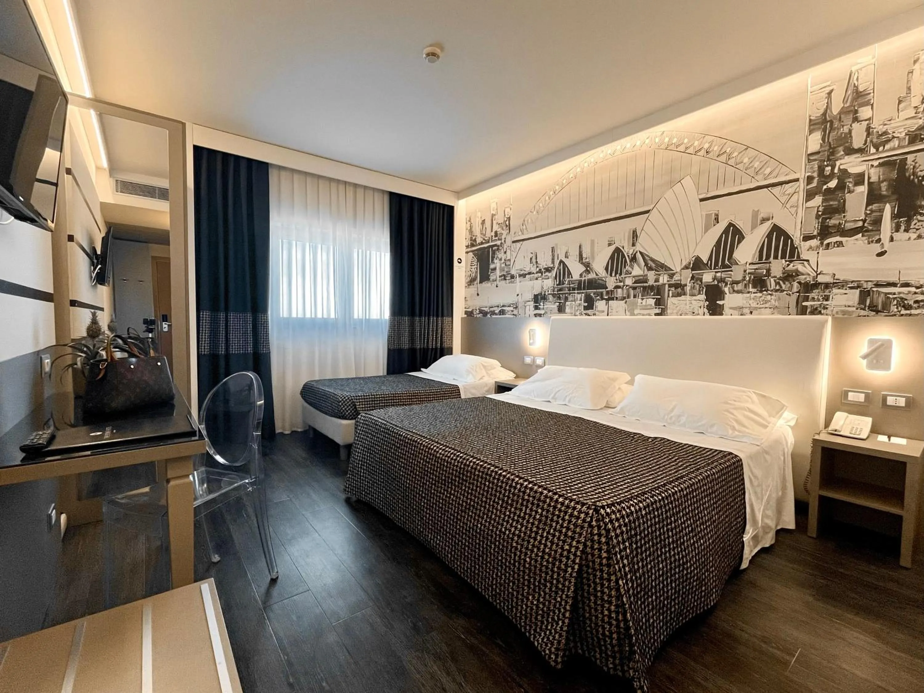 Bed in The Sydney Hotel