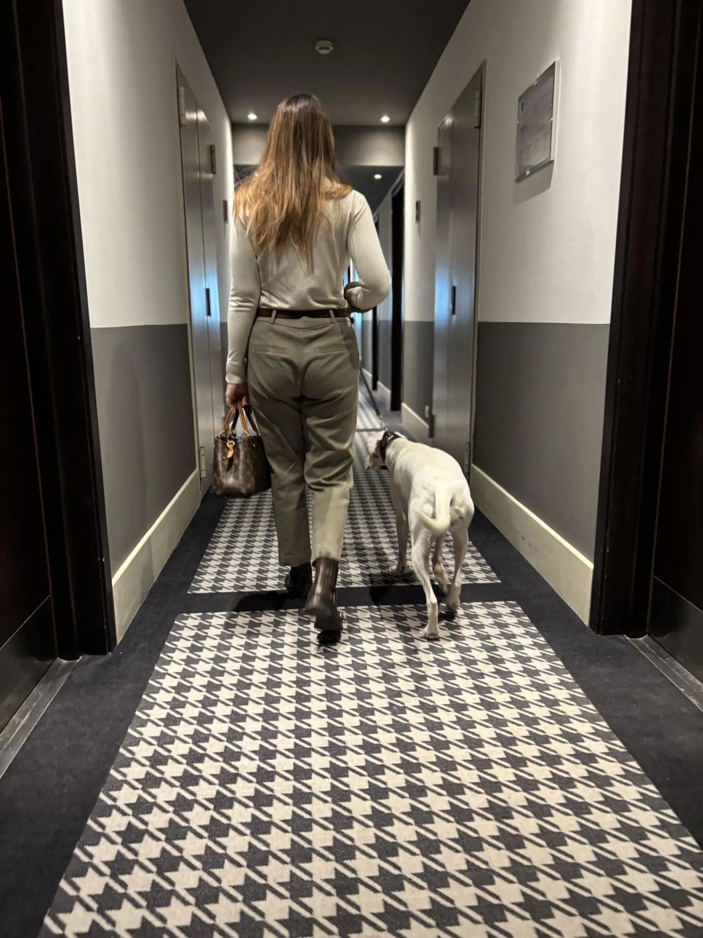 People in The Sydney Hotel