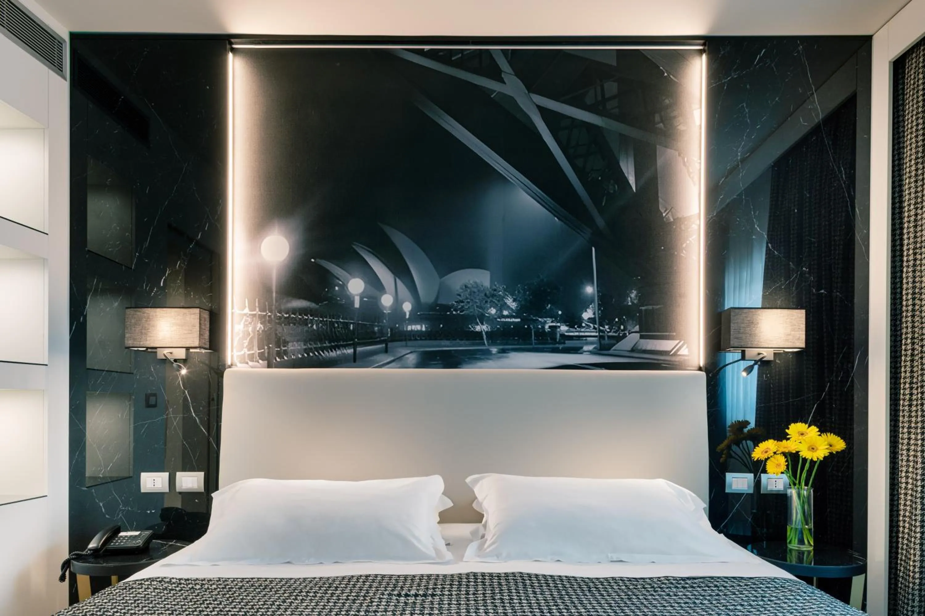 Bedroom, Bed in The Sydney Hotel