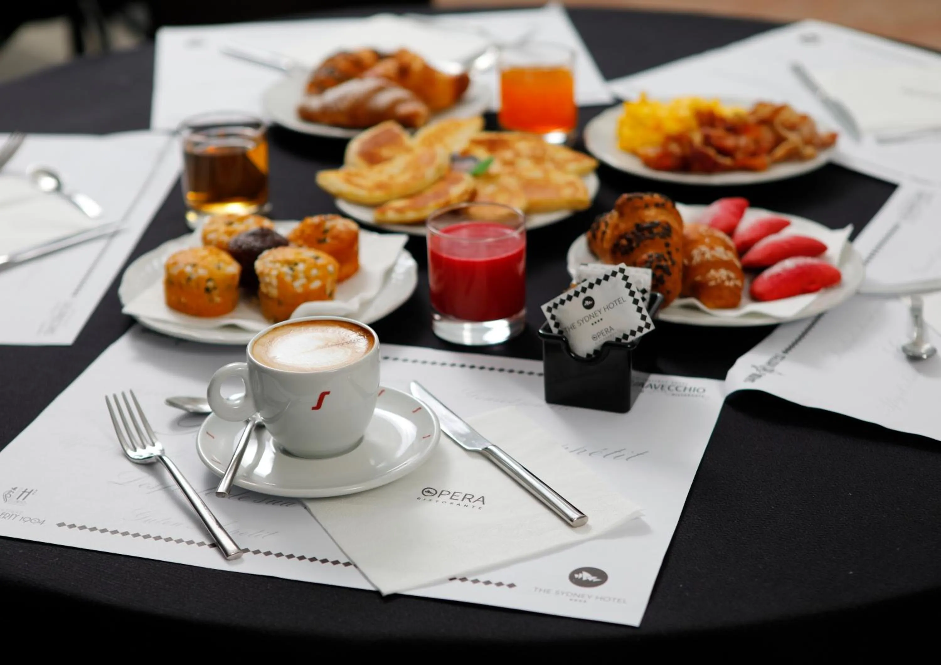 Food and drinks in The Sydney Hotel