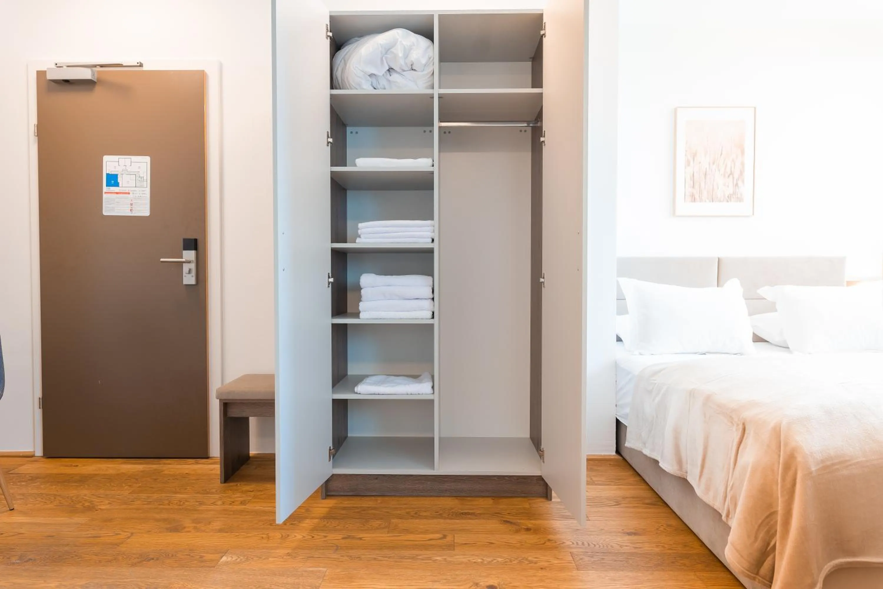 wardrobe, Bed in Hotel Triester