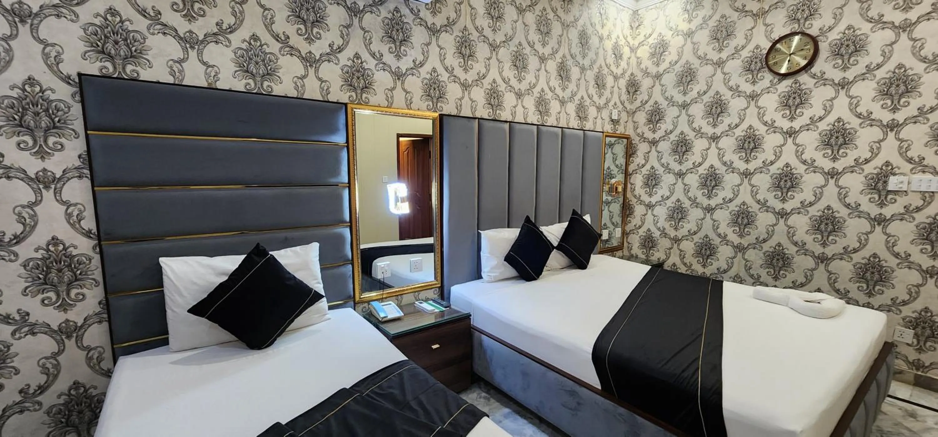 Bedroom, Bed in Red Fort Hotel Gulberg