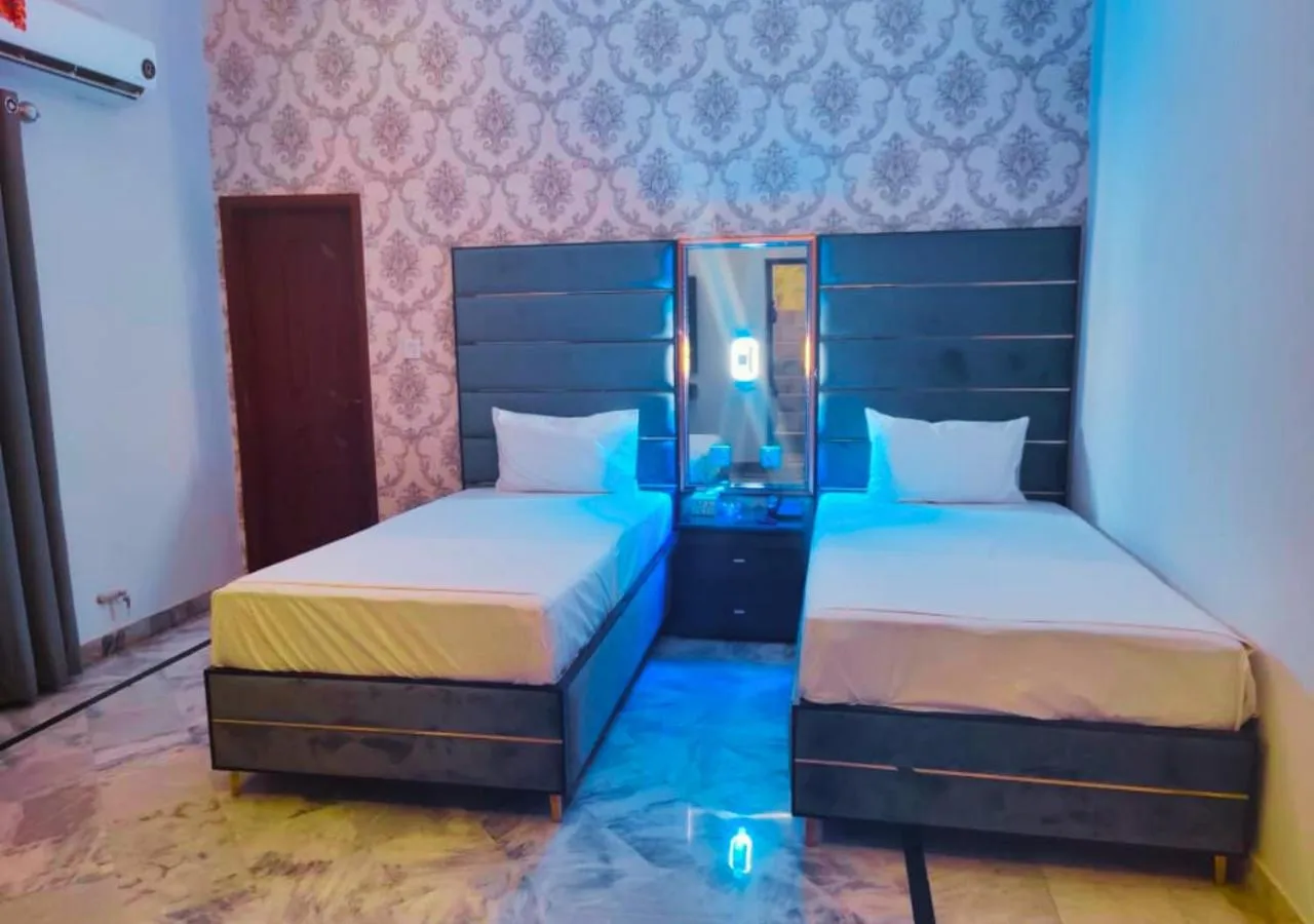 Bed in Red Fort Hotel Gulberg