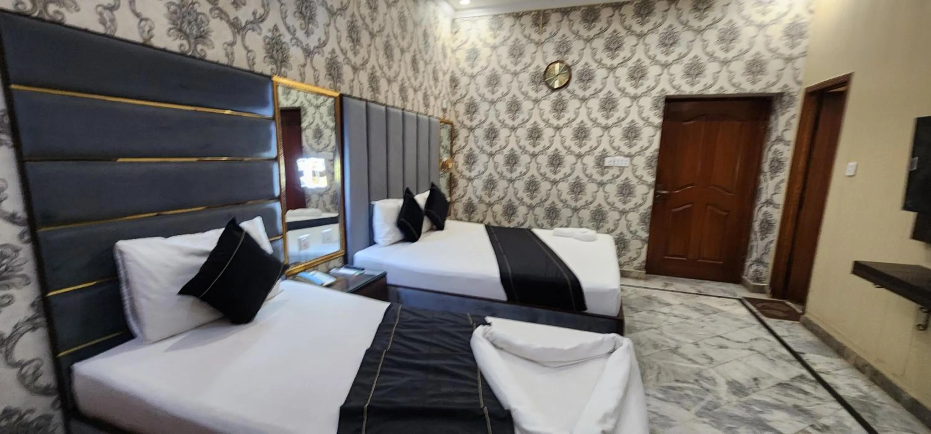 Photo of the whole room, Bed in Red Fort Hotel Gulberg