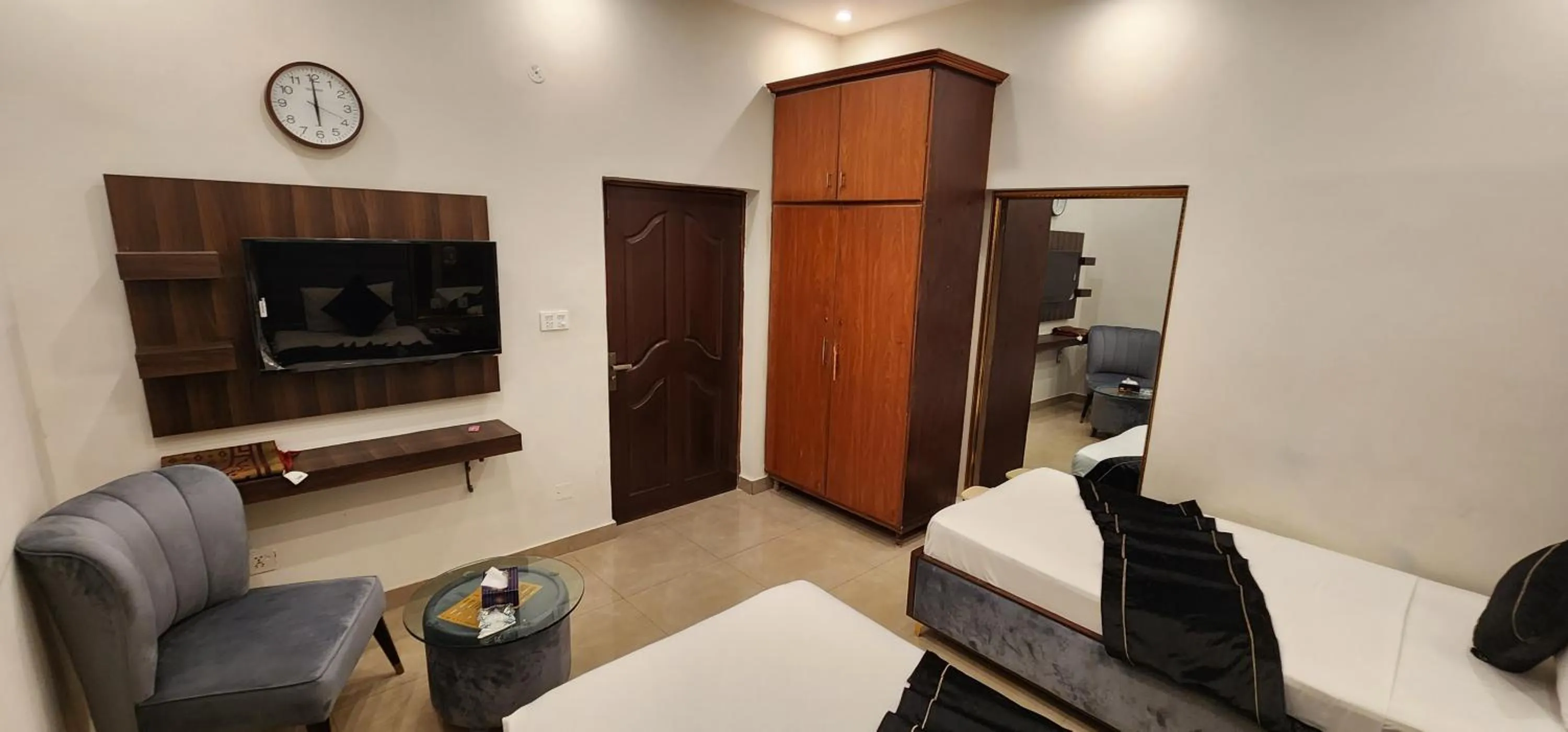 TV and multimedia in Red Fort Hotel Gulberg