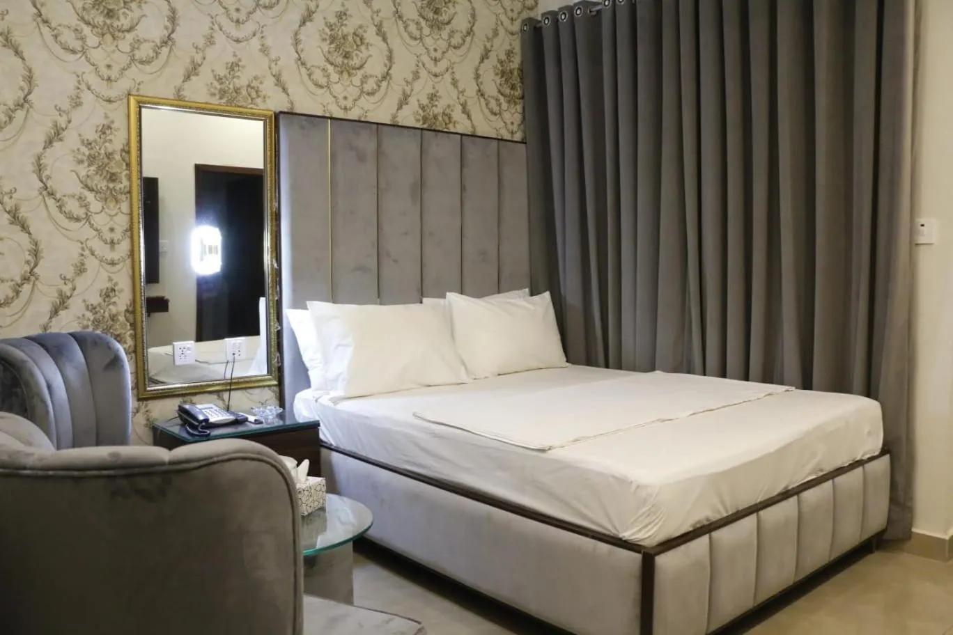 Bed in Red Fort Hotel Gulberg