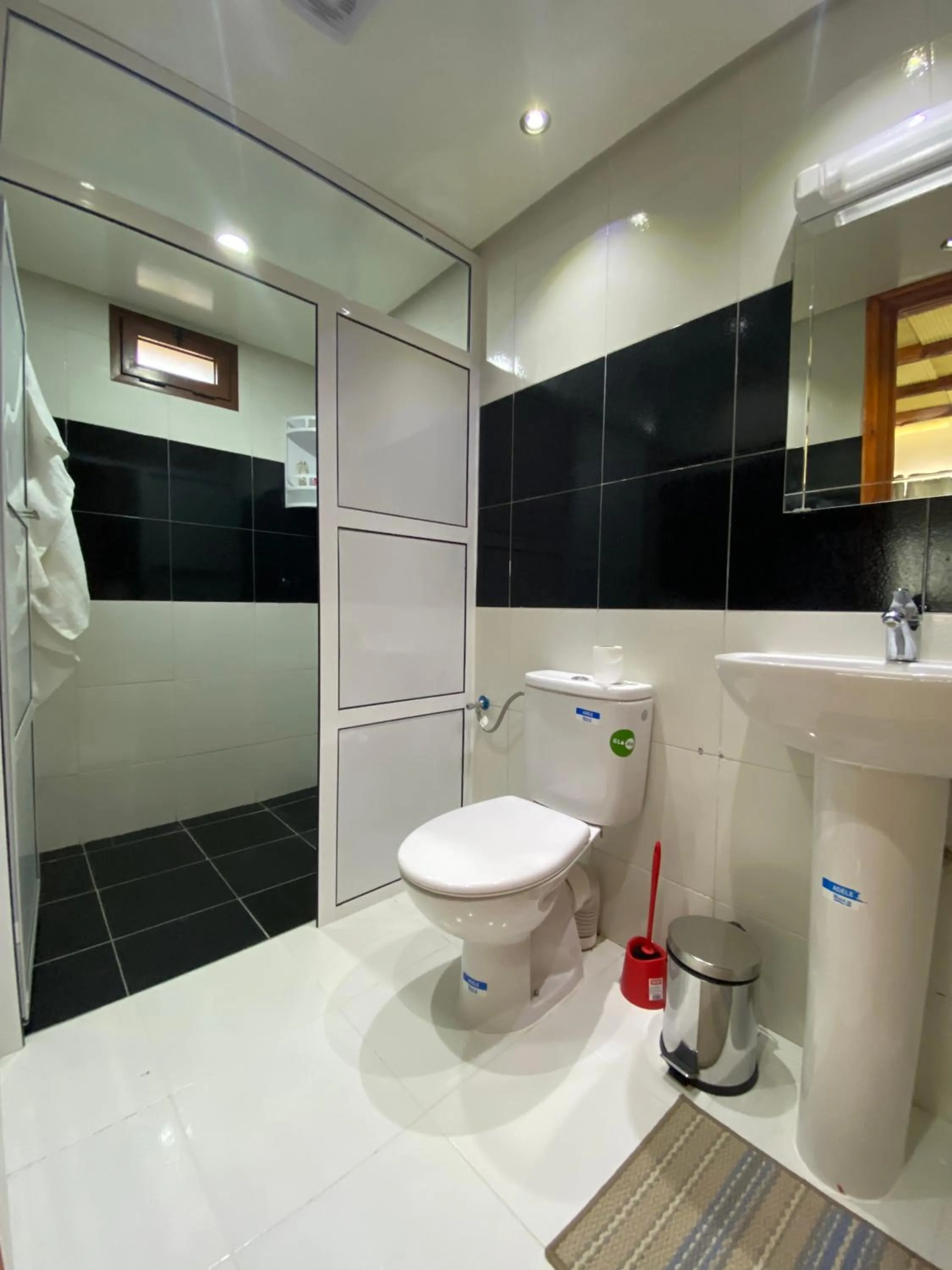 Shower in Kasbah Roseville