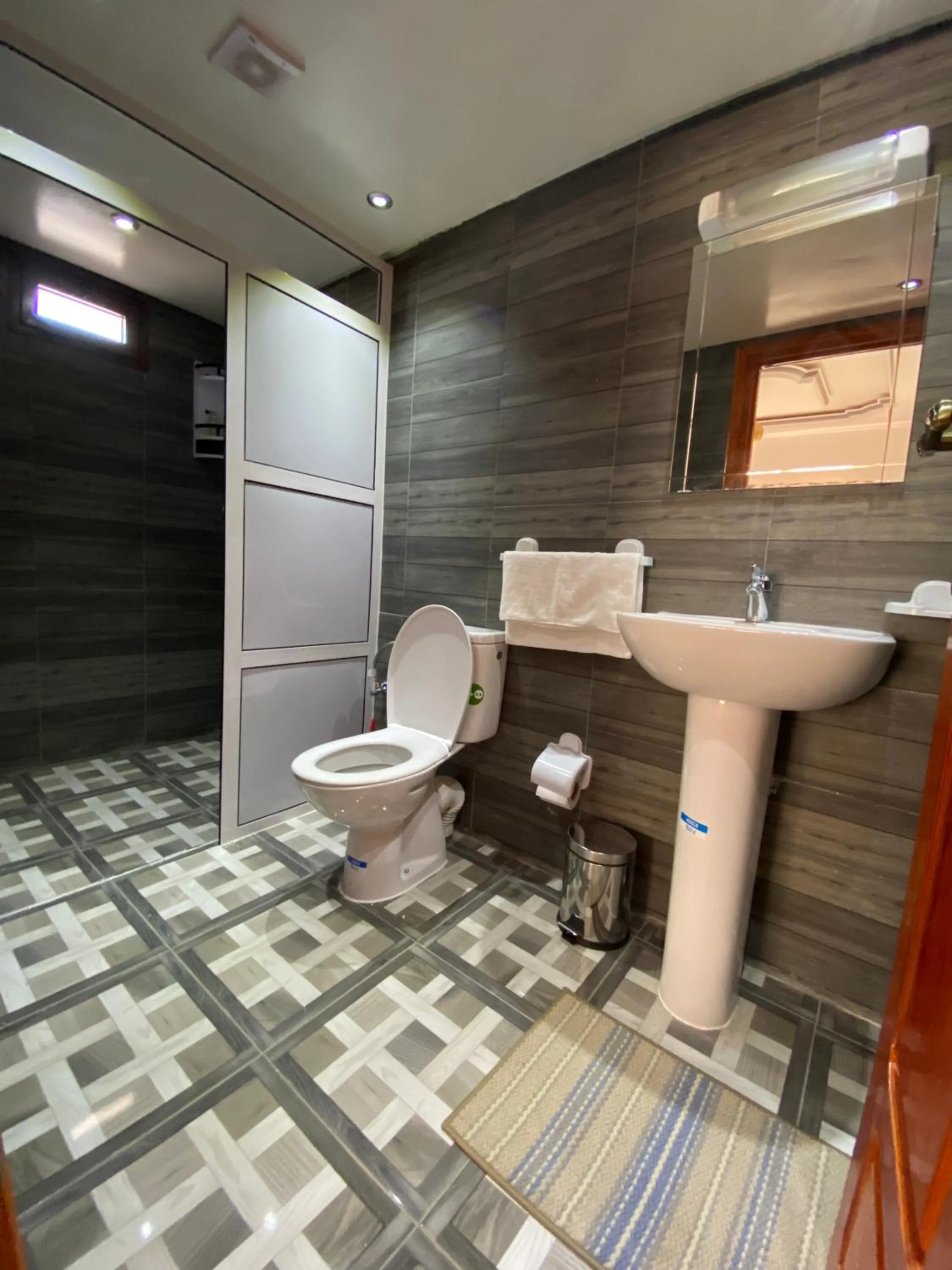 Toilet in Kasbah Roseville