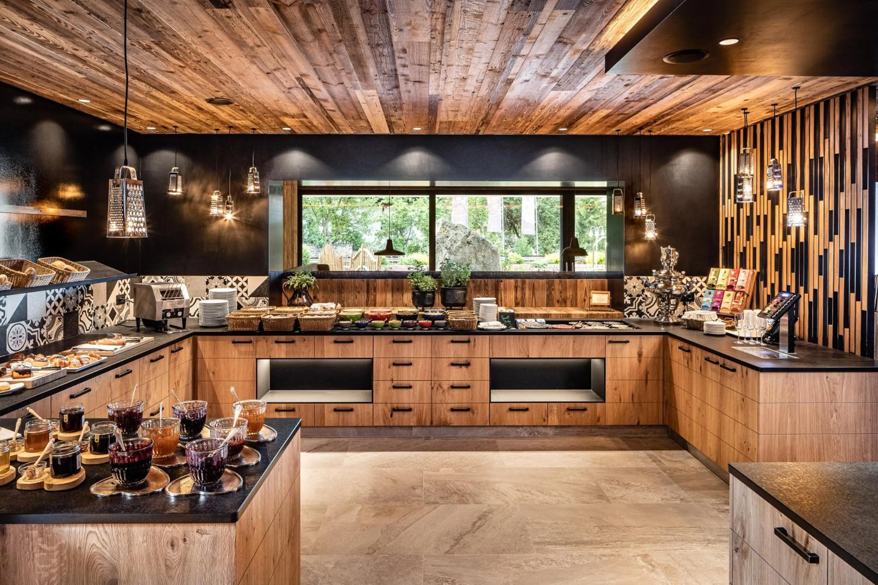 Restaurant/places to eat in Almhof Hotel Call