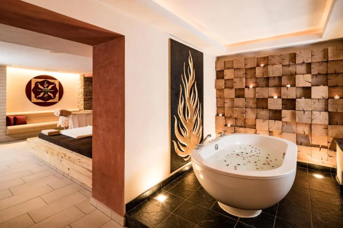 Spa and wellness centre/facilities, Bed in Almhof Hotel Call