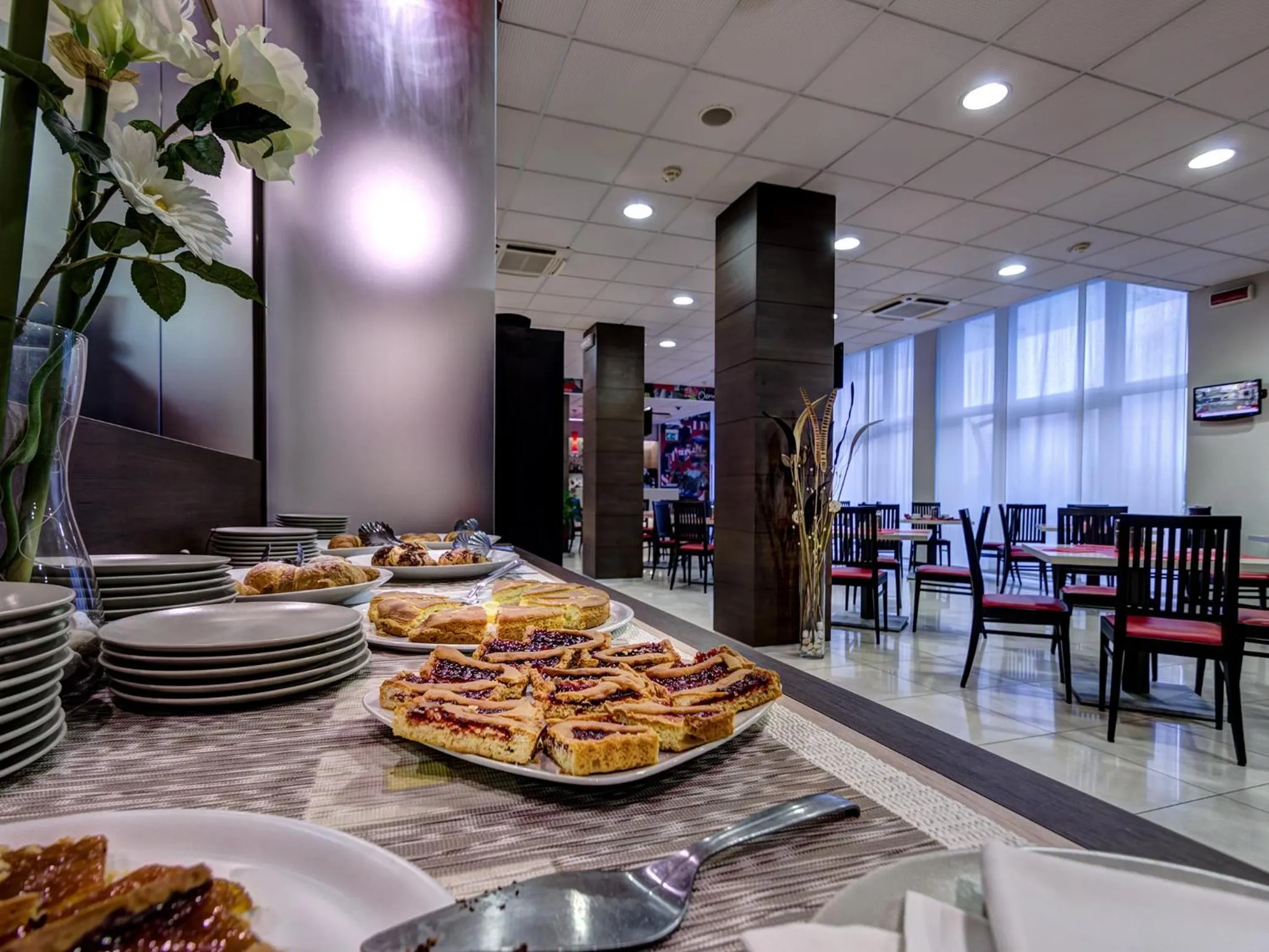 Restaurant/places to eat in Hotel Capital