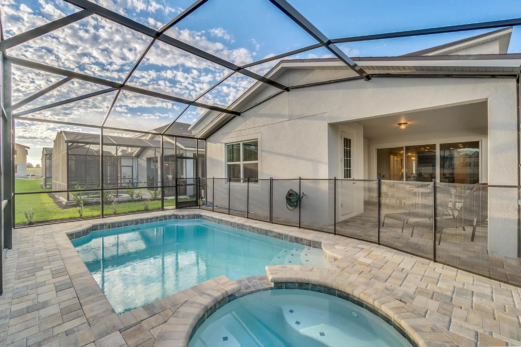 Property building in 5 Bedrooms 55 Bathrooms Solara 9026 Pc