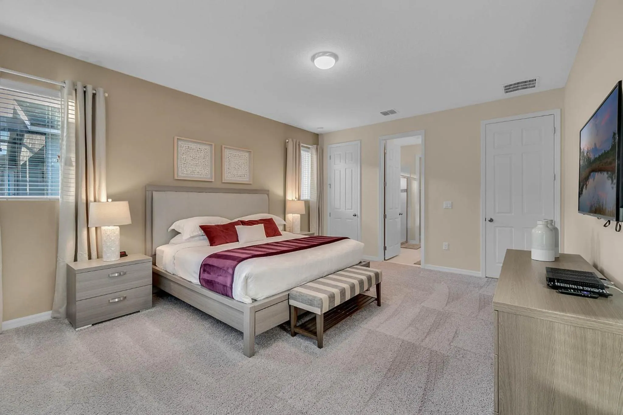 Property building, Bed in 5 Bedrooms 55 Bathrooms Solara 9026 Pc