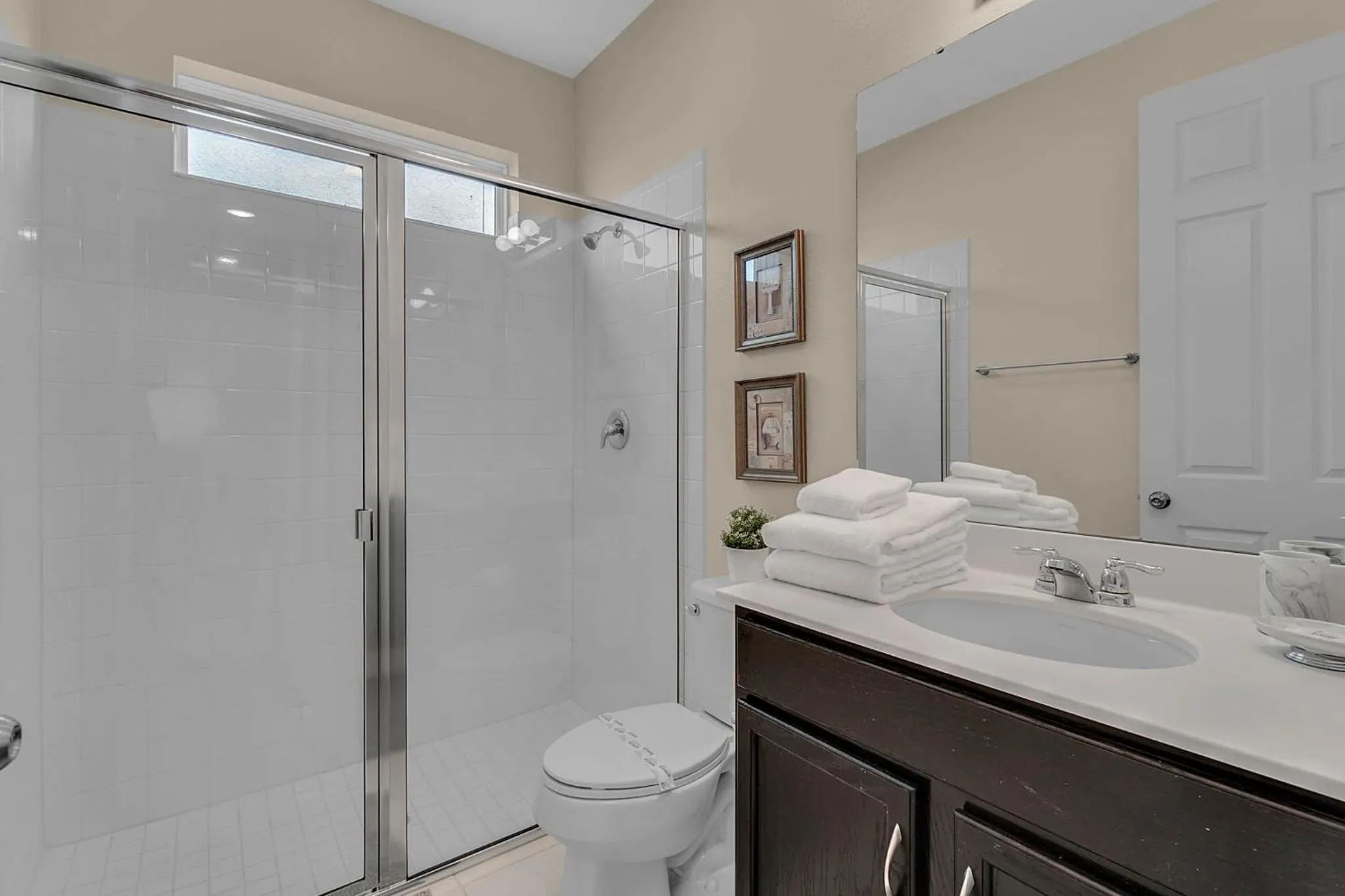 Property building in 5 Bedrooms 55 Bathrooms Solara 9026 Pc