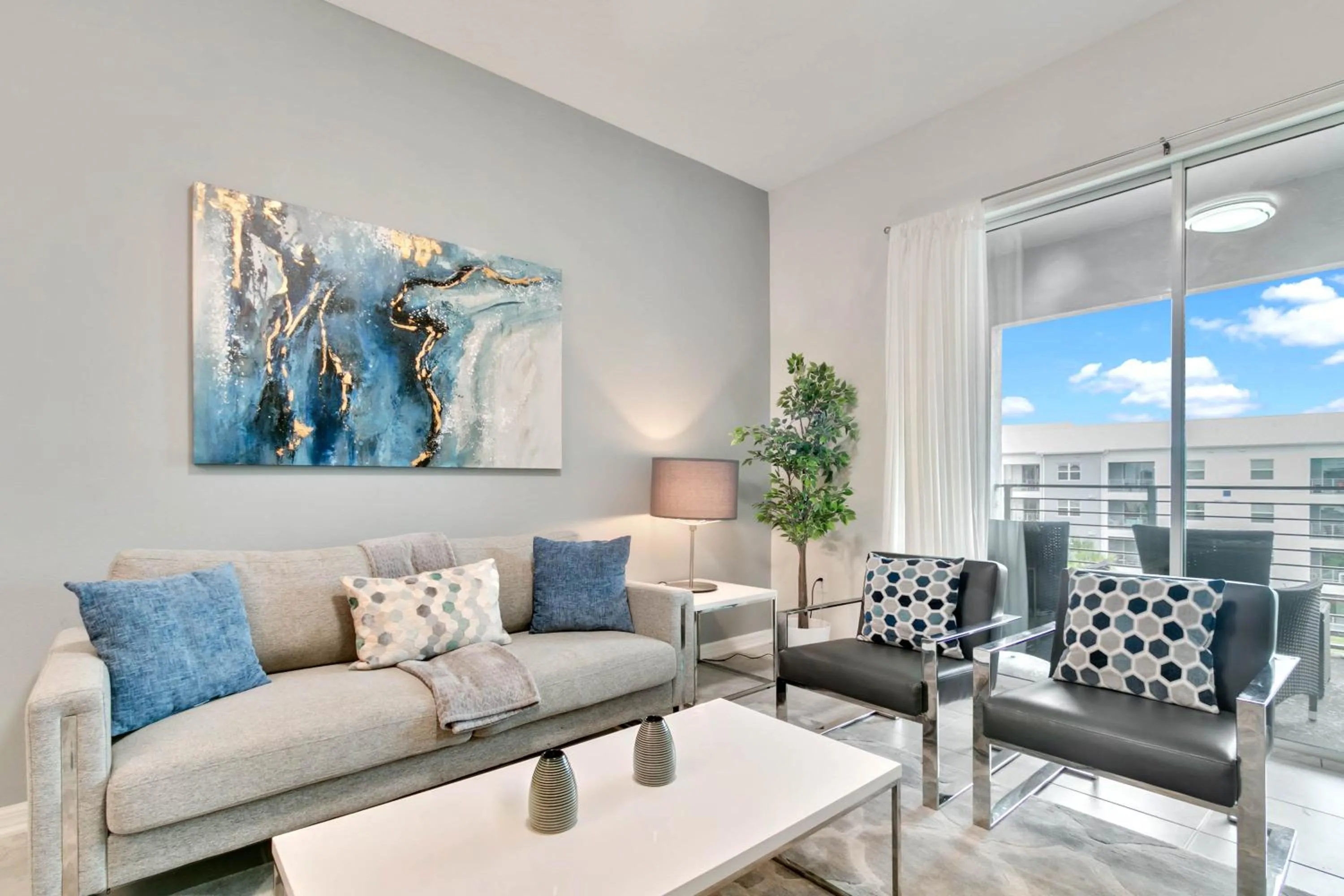 Property building in 2 Bedrooms 2 Bathrooms Storey Lake 3120-403 Pc