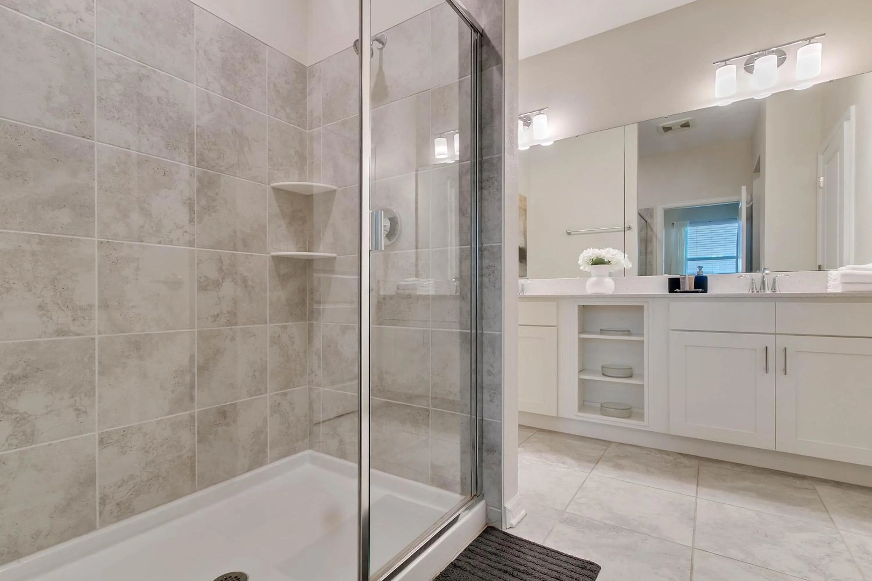 Property building in 2 Bedrooms 2 Bathrooms Storey Lake 3120-403 Pc