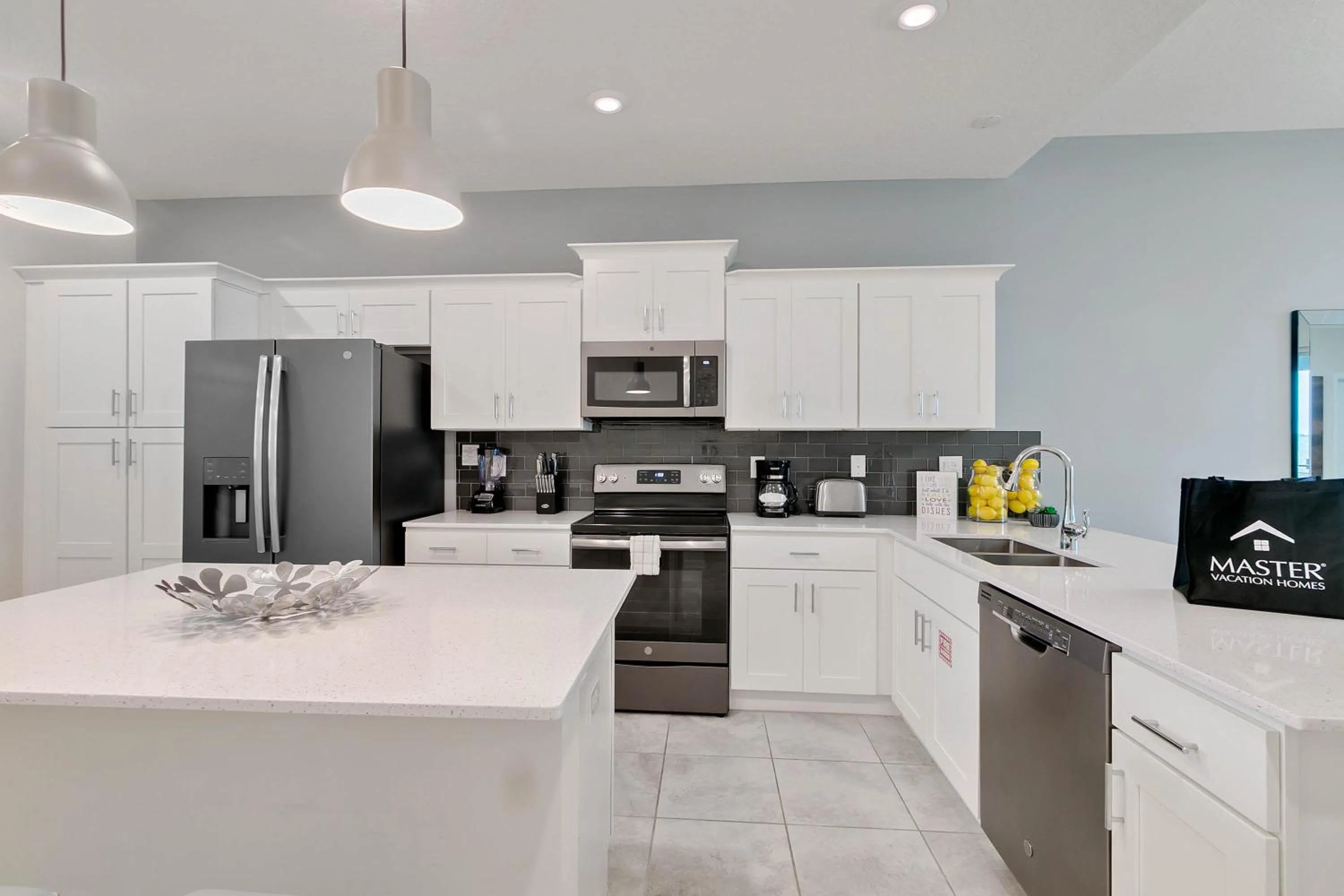 Property building in 2 Bedrooms 2 Bathrooms Storey Lake 3120-403 Pc