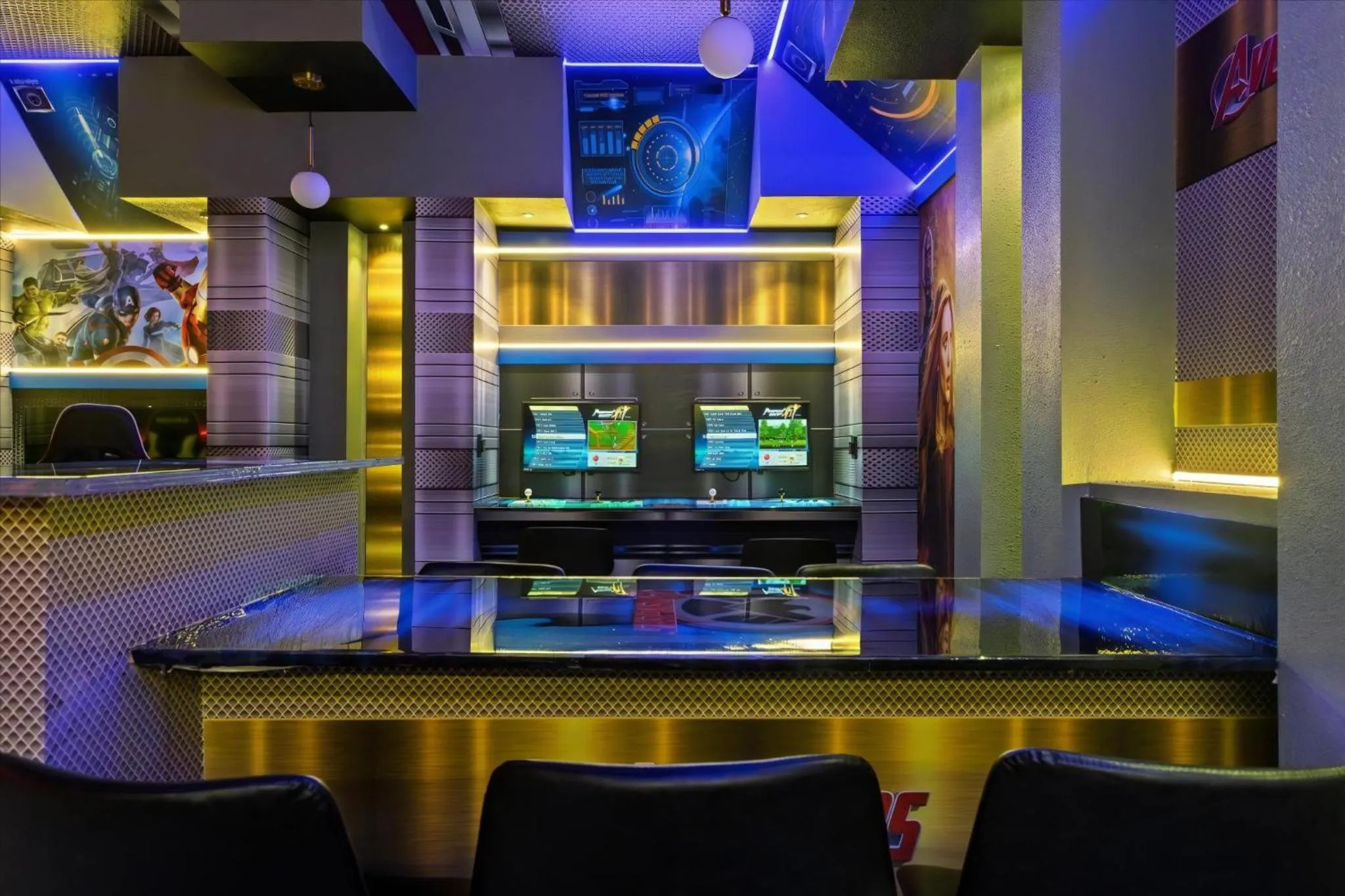 Property building in 6 Bedrooms 5 Bathrooms Solterra 7623 Ol