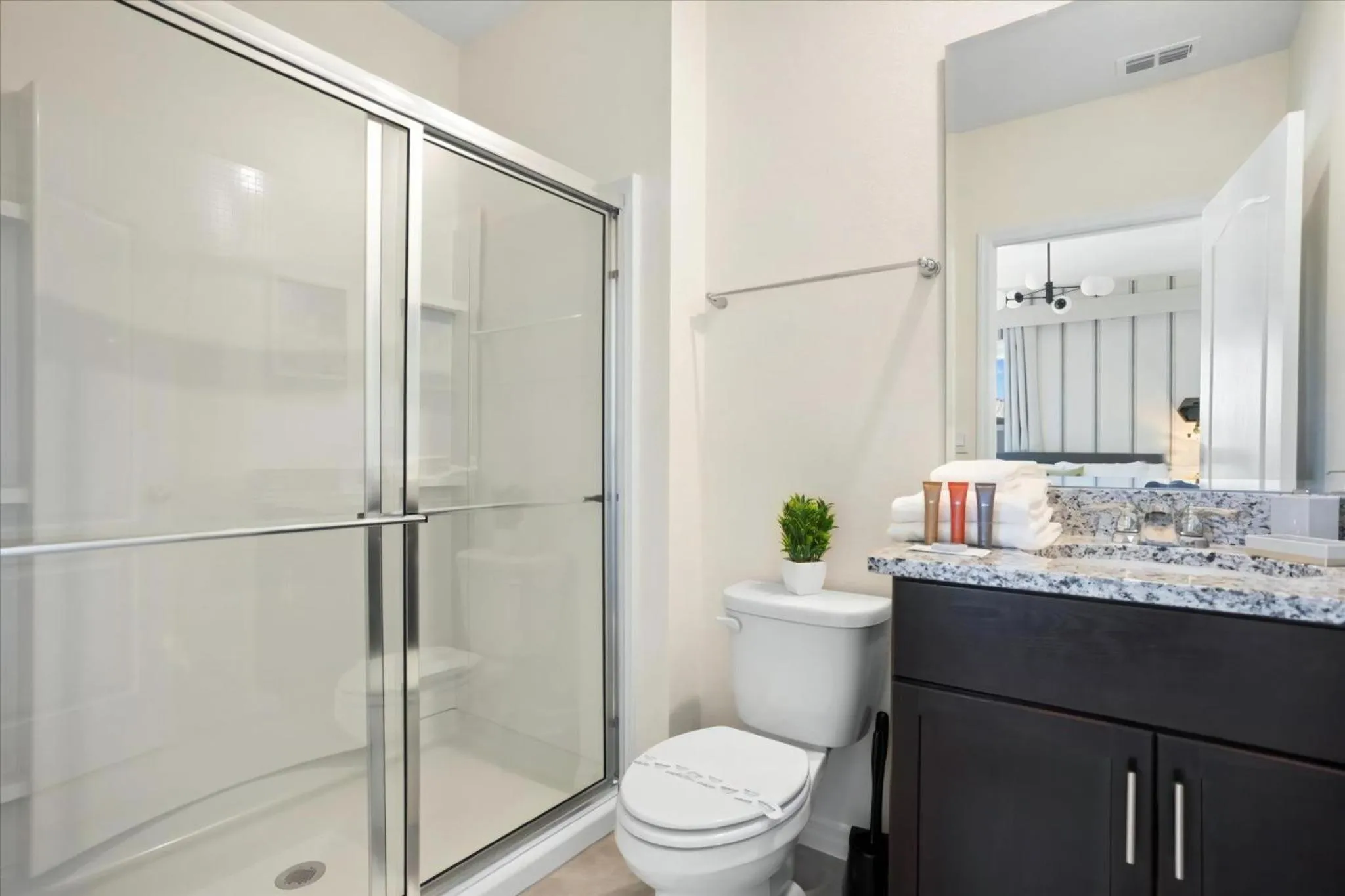 Property building in 6 Bedrooms 5 Bathrooms Solterra 7623 Ol