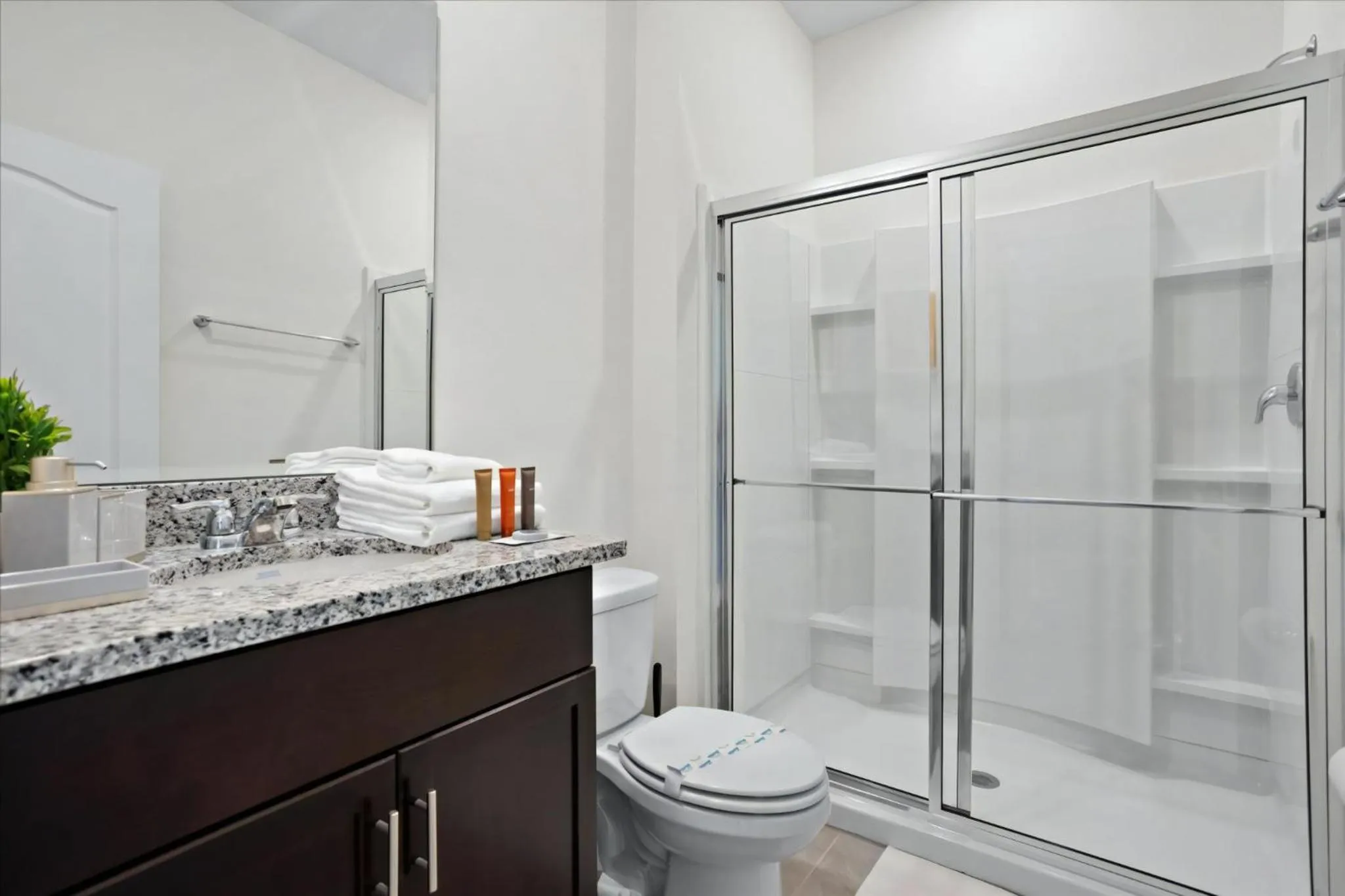 Property building in 6 Bedrooms 5 Bathrooms Solterra 7623 Ol