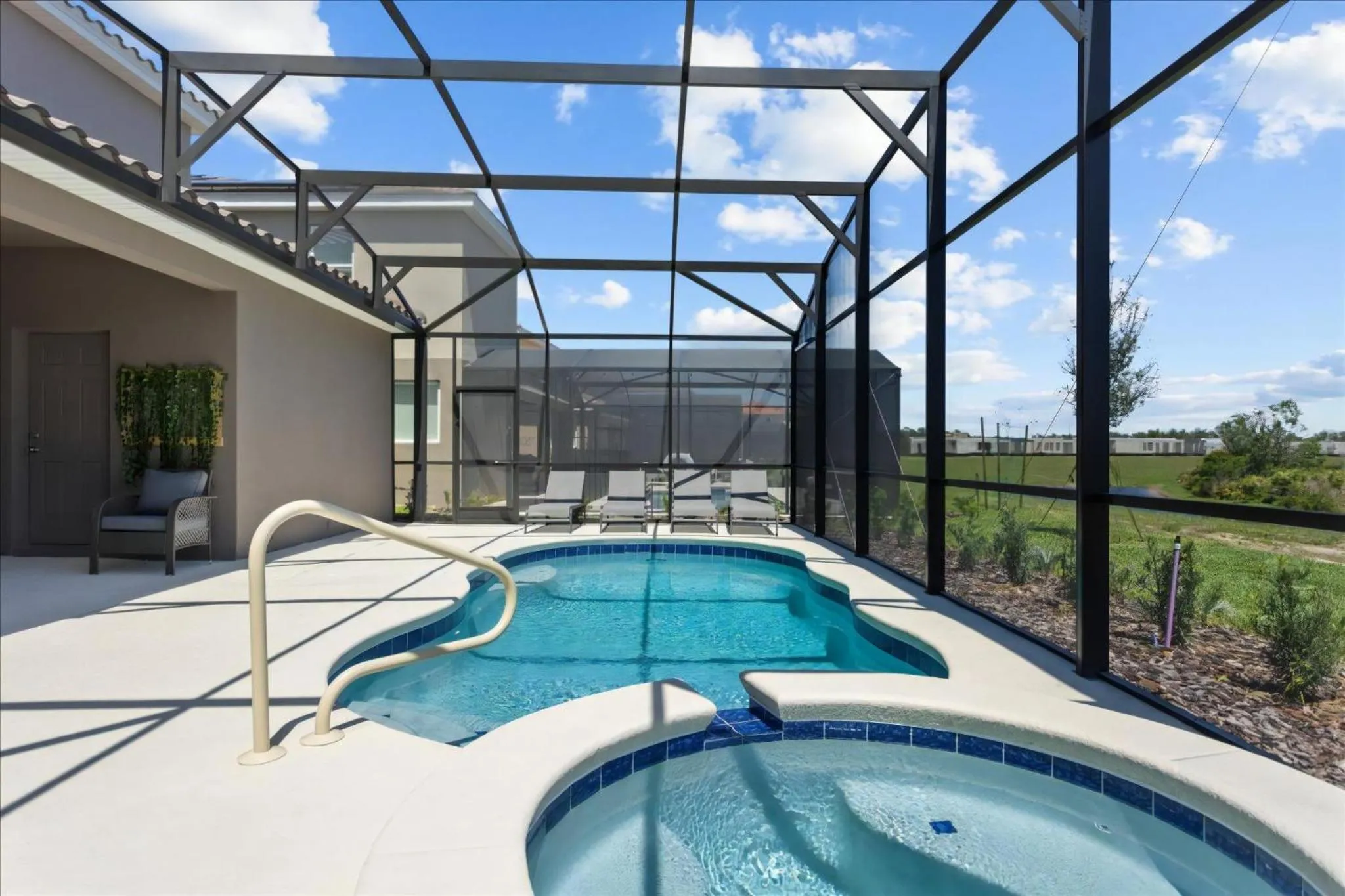 Property building in 6 Bedrooms 5 Bathrooms Solterra 7623 Ol