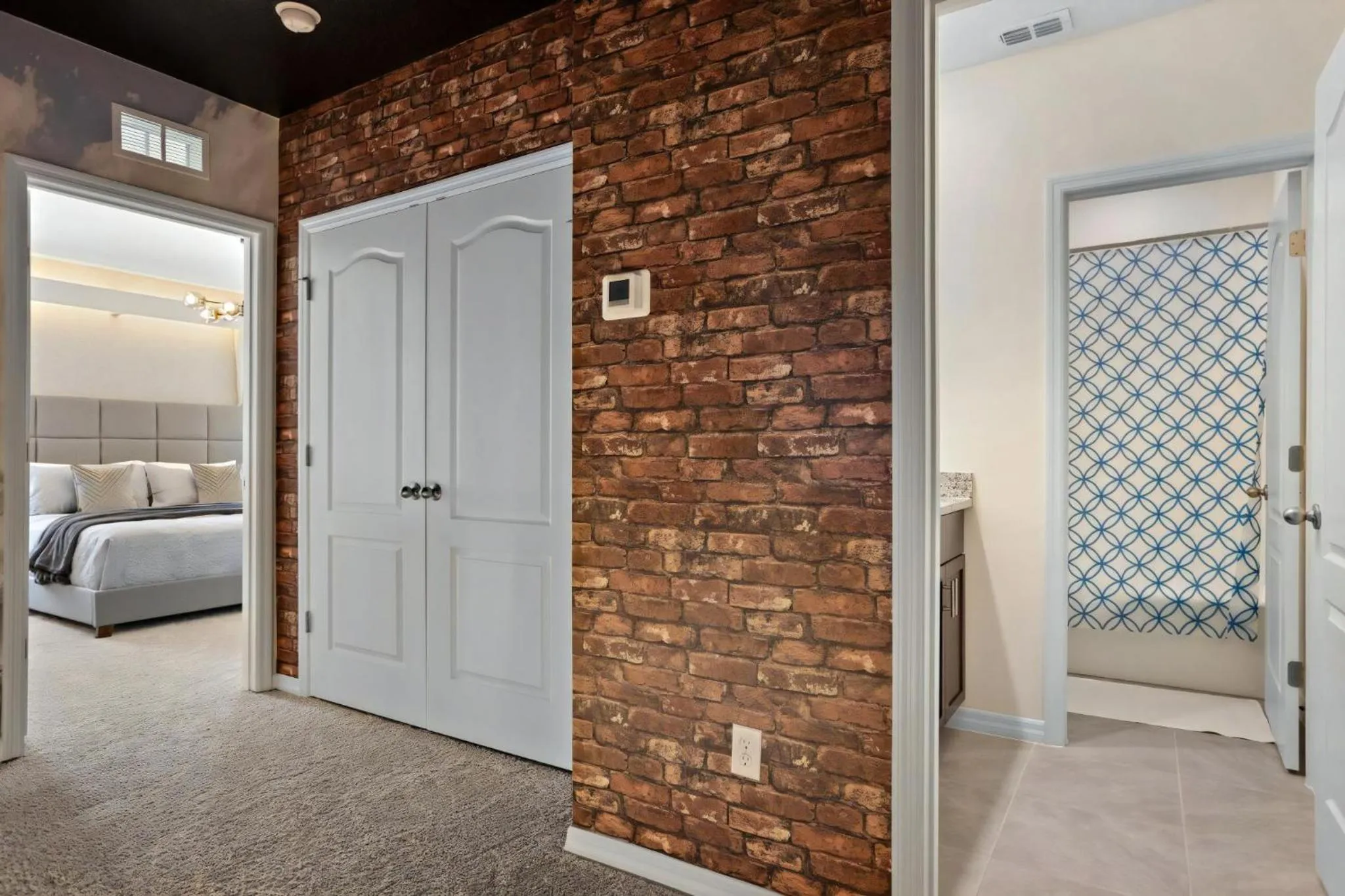 Property building in 6 Bedrooms 5 Bathrooms Solterra 7623 Ol