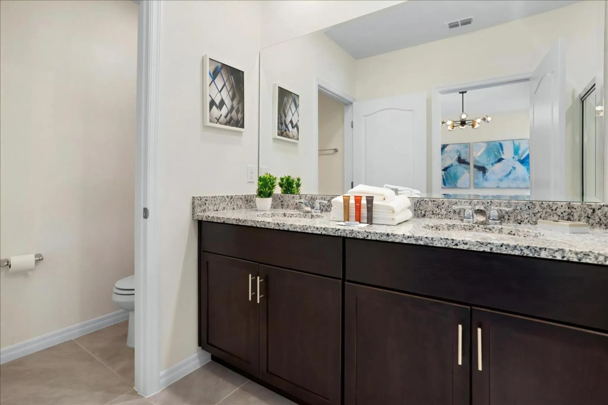 Property building in 6 Bedrooms 5 Bathrooms Solterra 7623 Ol