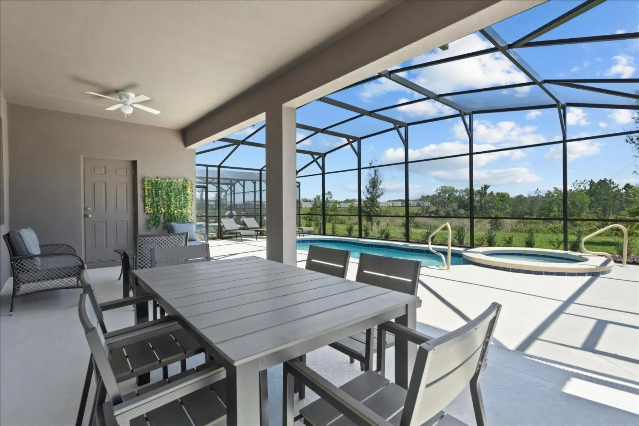 Property building in 6 Bedrooms 5 Bathrooms Solterra 7623 Ol