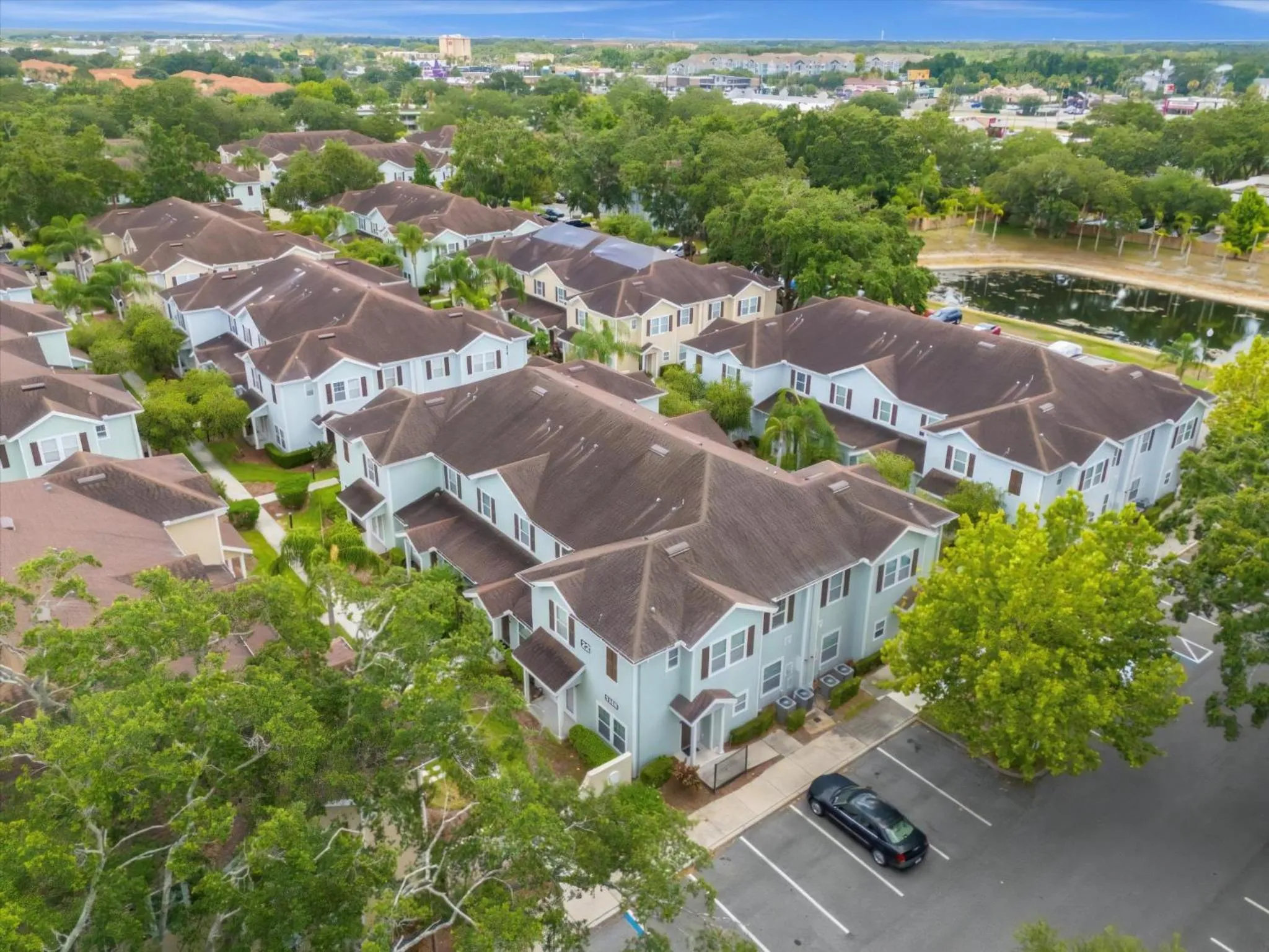 Property building in 3 Bedrooms 2 Bathrooms Lucaya Village 22-103