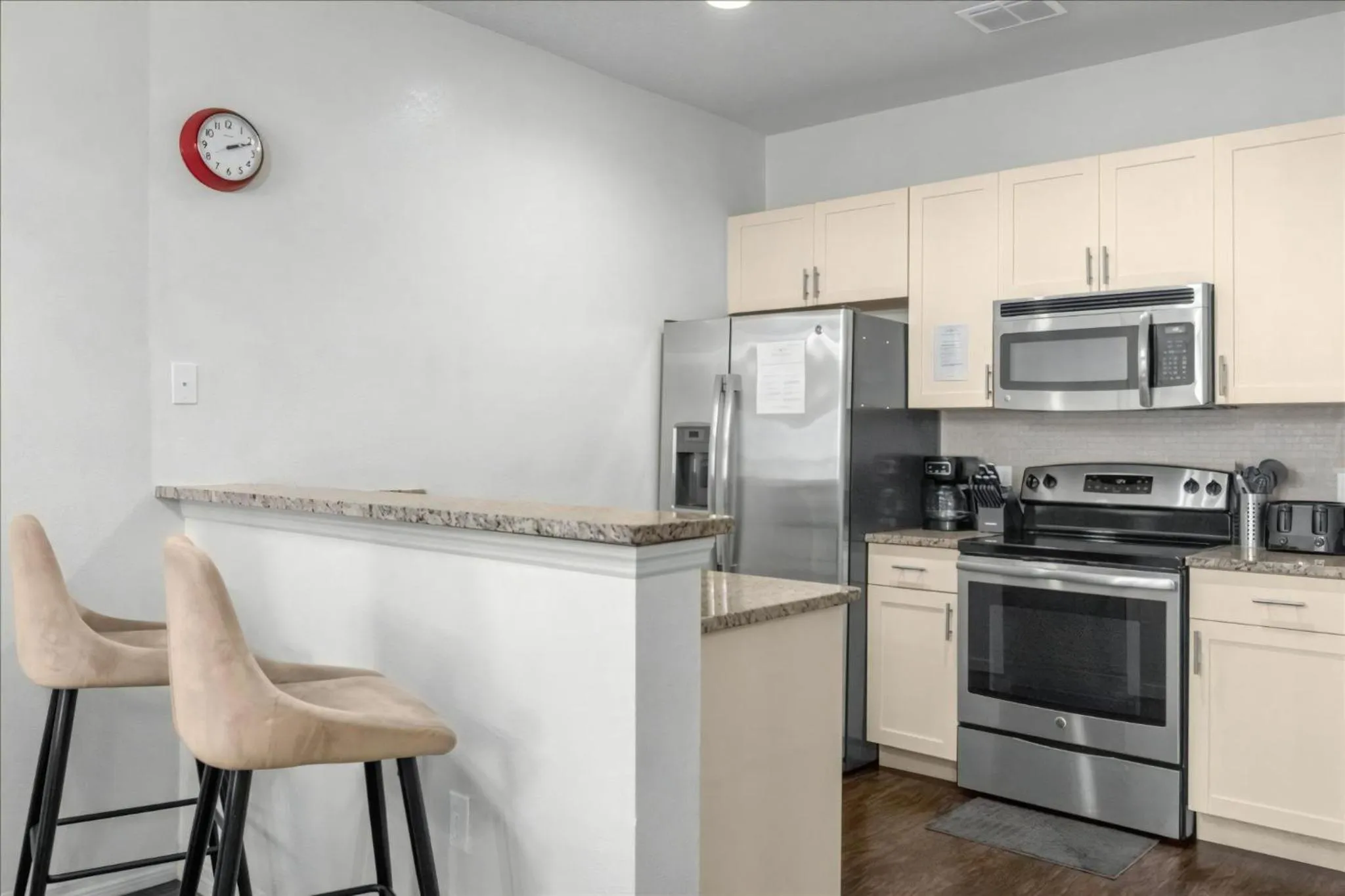 Property building in 3 Bedrooms 2 Bathrooms Lucaya Village 22-103