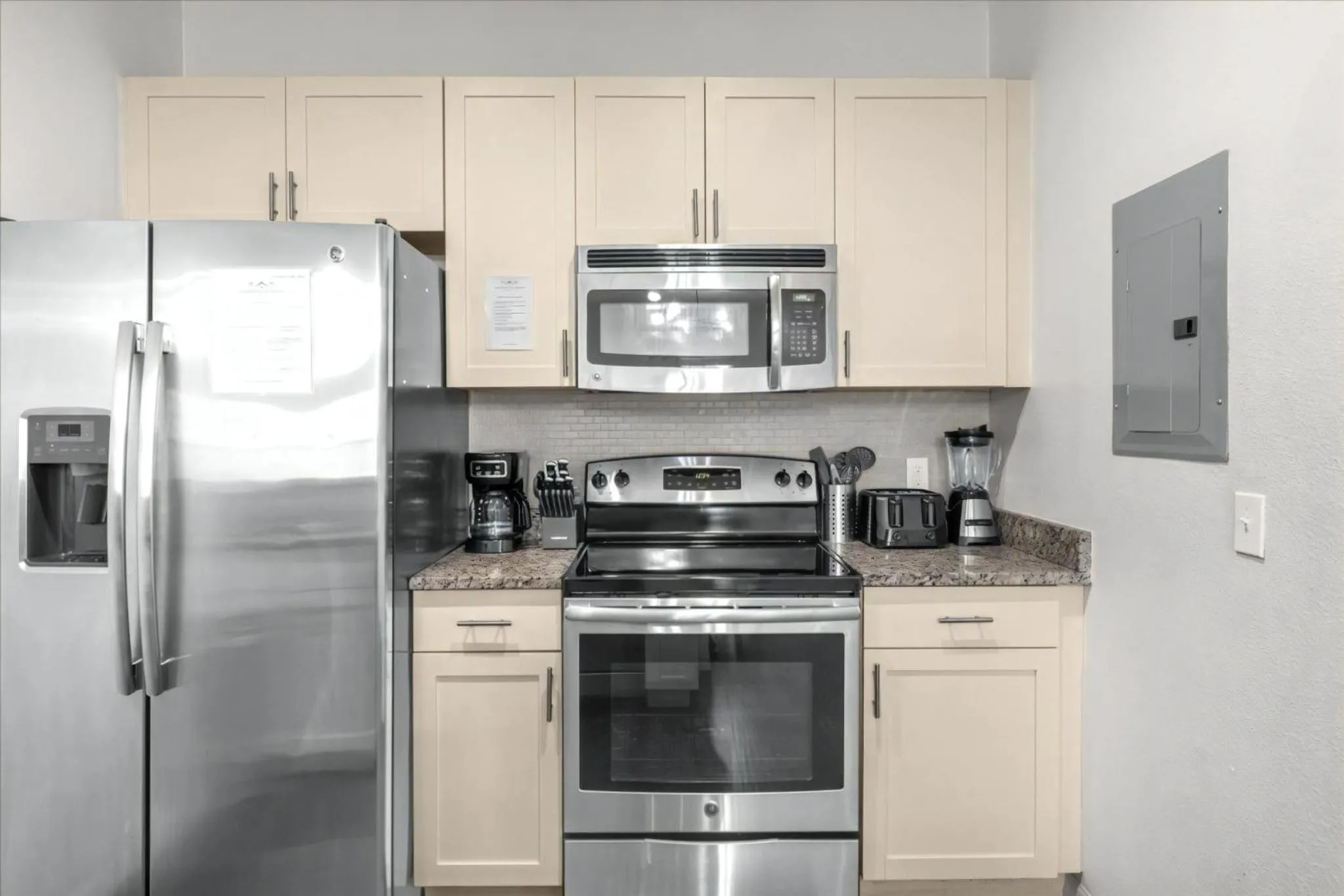 Property building in 3 Bedrooms 2 Bathrooms Lucaya Village 22-103